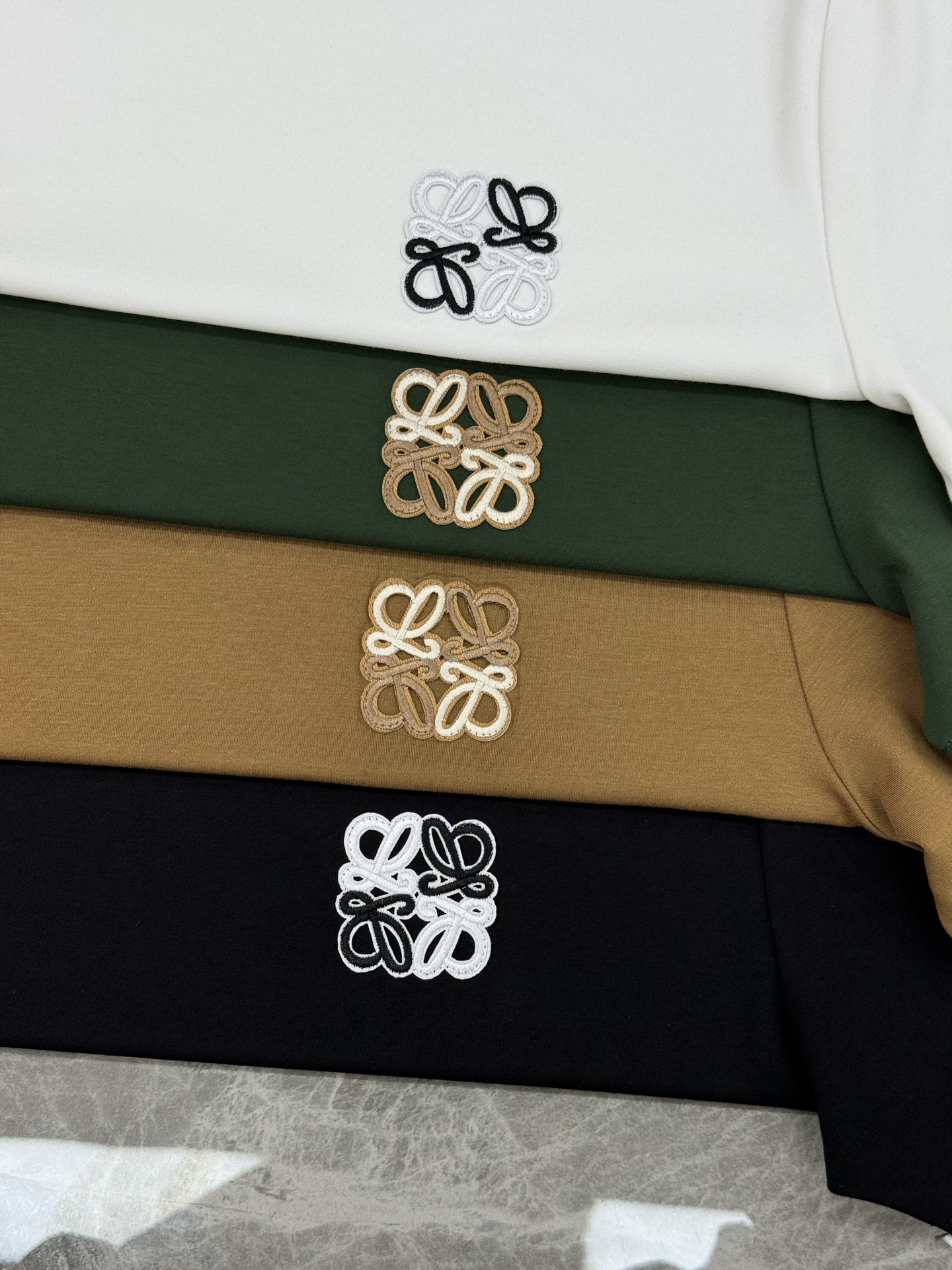 LOEW*E罗意威25s新品莫代尔T恤.基础款推荐！新色系.新款绣花品牌图形.简单高级.辨识度颇具鲜明.