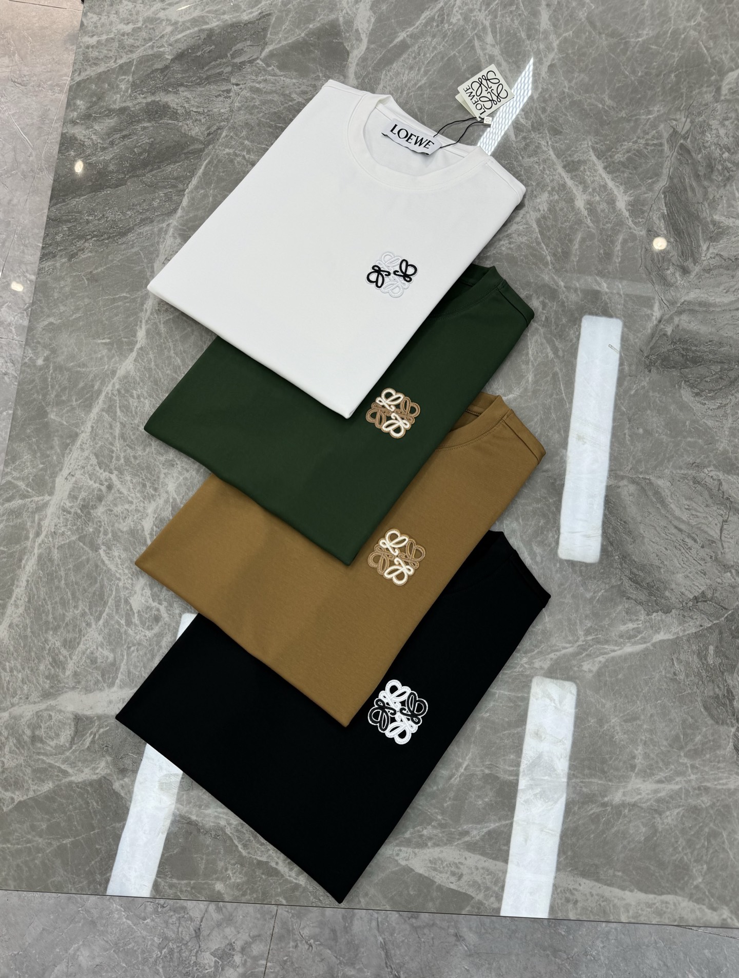 LOEW*E罗意威25s新品莫代尔T恤.基础款推荐！新色系.新款绣花品牌图形.简单高级.辨识度颇具鲜明.