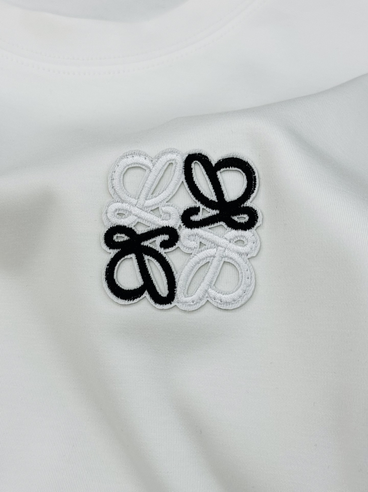 LOEW*E罗意威25s新品莫代尔T恤.基础款推荐！新色系.新款绣花品牌图形.简单高级.辨识度颇具鲜明.