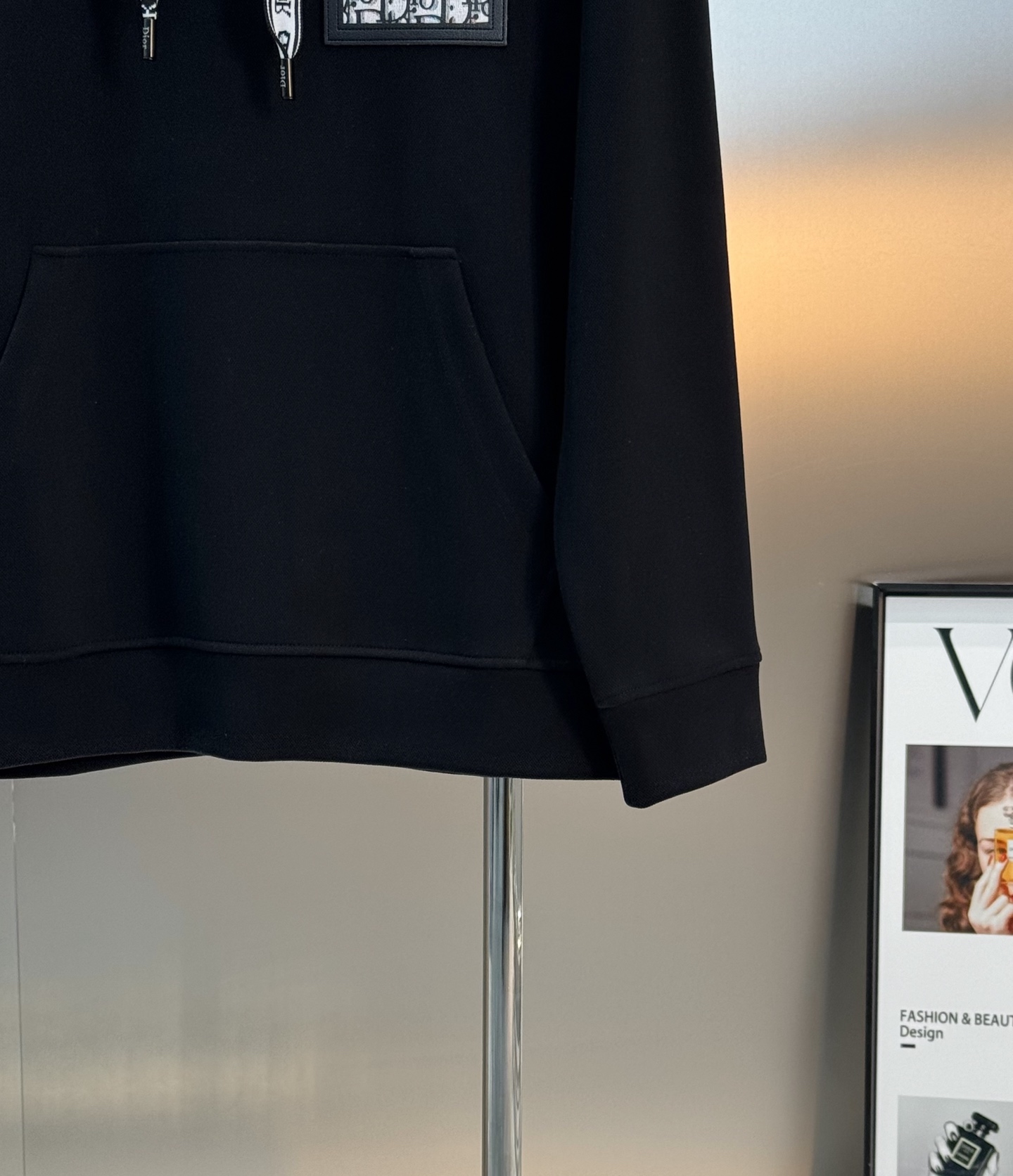 迪奥（Christian Dior）全称克里斯汀·迪奥新款连帽卫衣.演绎日式休闲街头风格.胸口口袋皮牌设