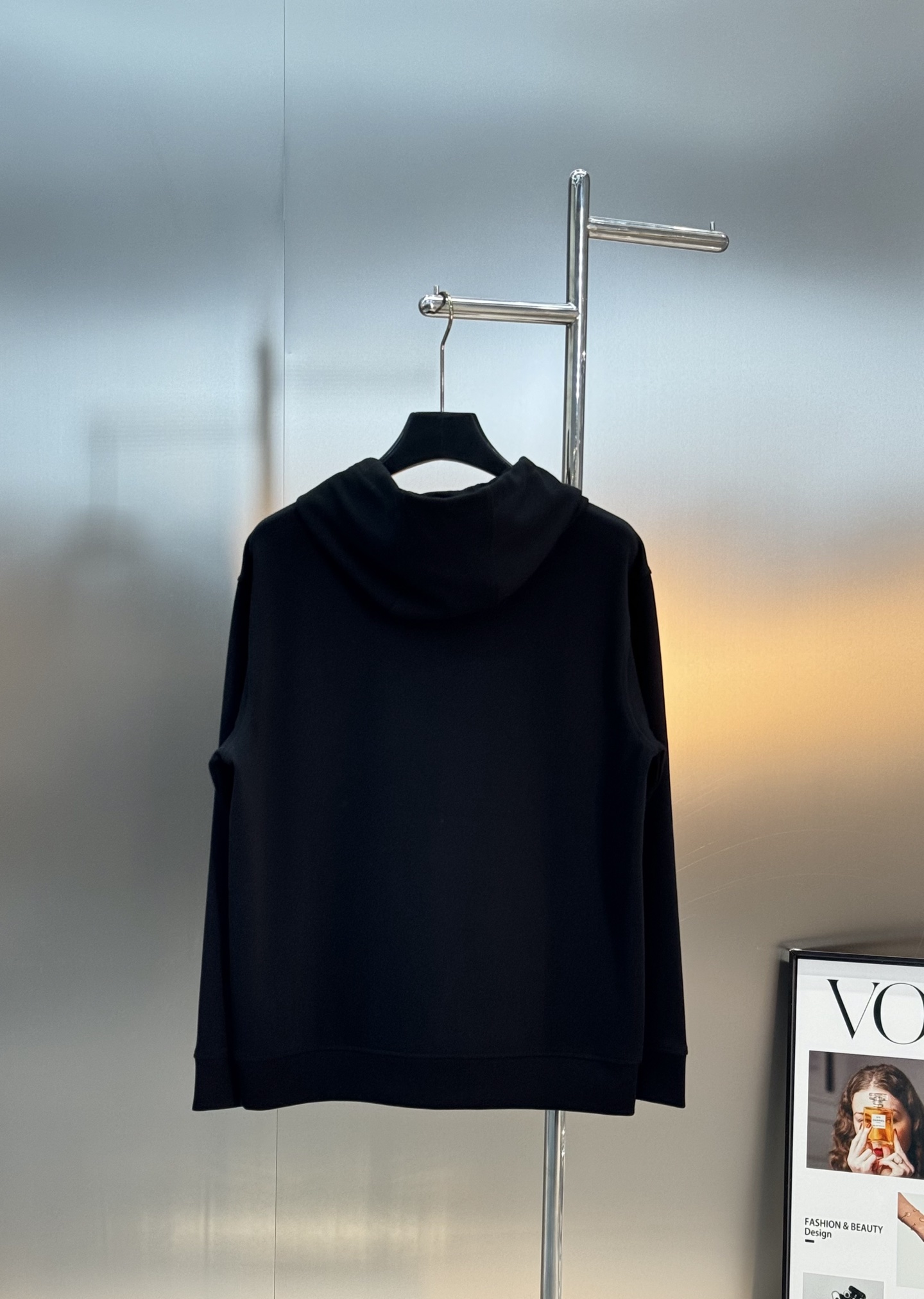 迪奥（Christian Dior）全称克里斯汀·迪奥新款连帽卫衣.演绎日式休闲街头风格.胸口口袋皮牌设