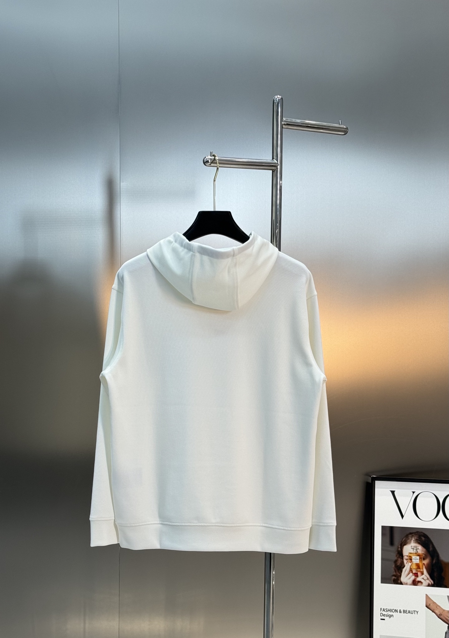 迪奥（Christian Dior）全称克里斯汀·迪奥新款连帽卫衣.演绎日式休闲街头风格.胸口口袋皮牌设