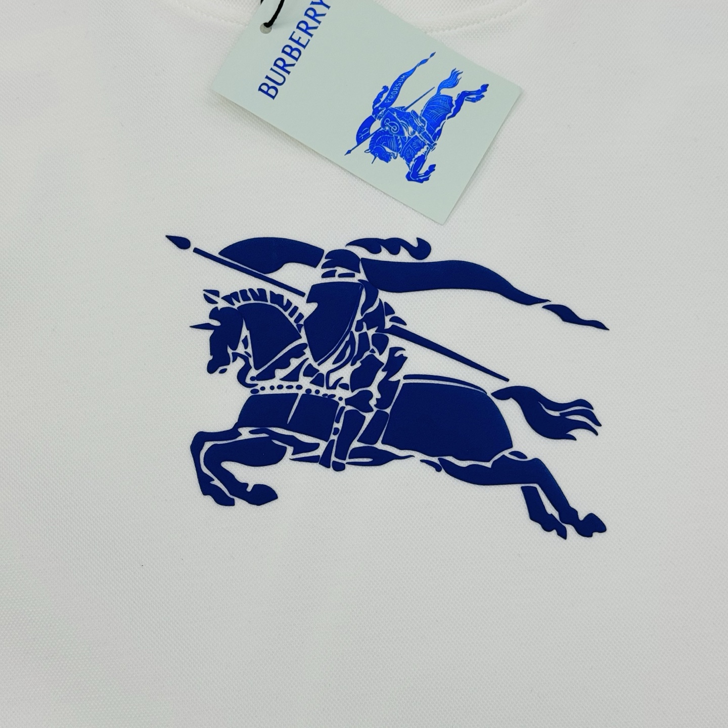 BBR巴宝莉25ss新款骑士连帽卫衣.宽松版型.这款卫衣选用380g天丝棉面料打造，呈现休闲版型。柔软舒