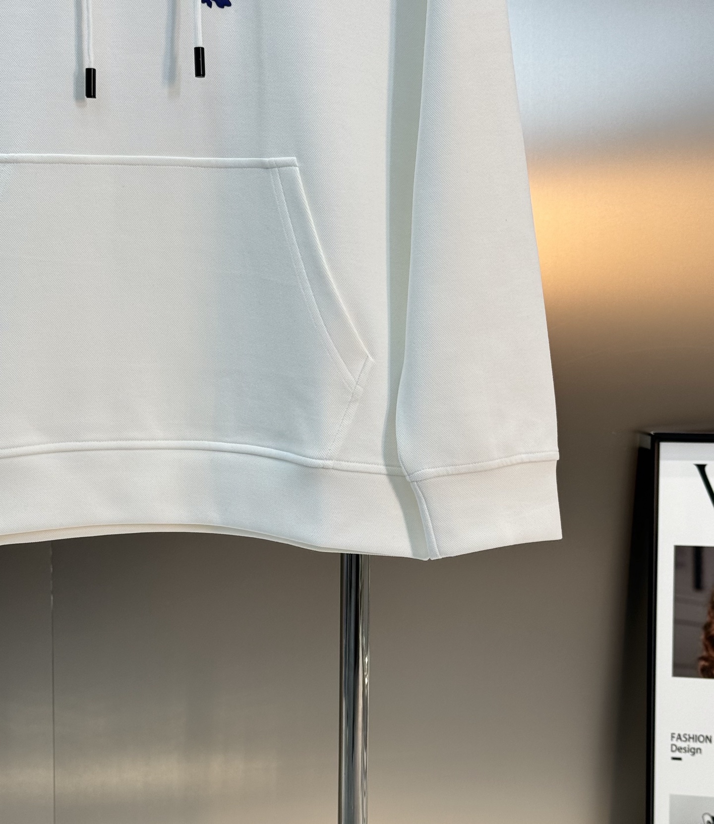 BBR巴宝莉25ss新款骑士连帽卫衣.宽松版型.这款卫衣选用380g天丝棉面料打造，呈现休闲版型。柔软舒