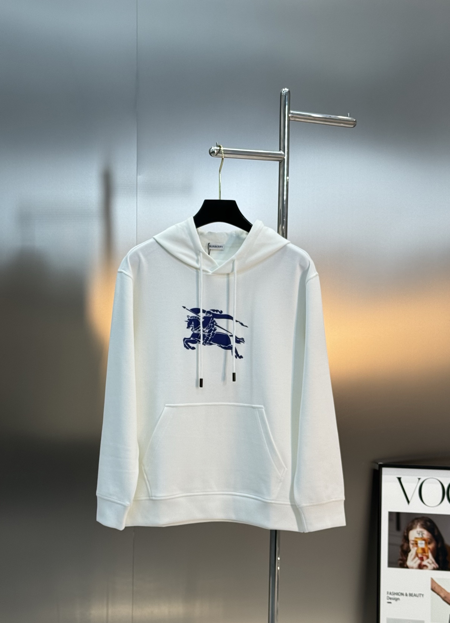 BBR巴宝莉25ss新款骑士连帽卫衣.宽松版型.这款卫衣选用380g天丝棉面料打造，呈现休闲版型。柔软舒