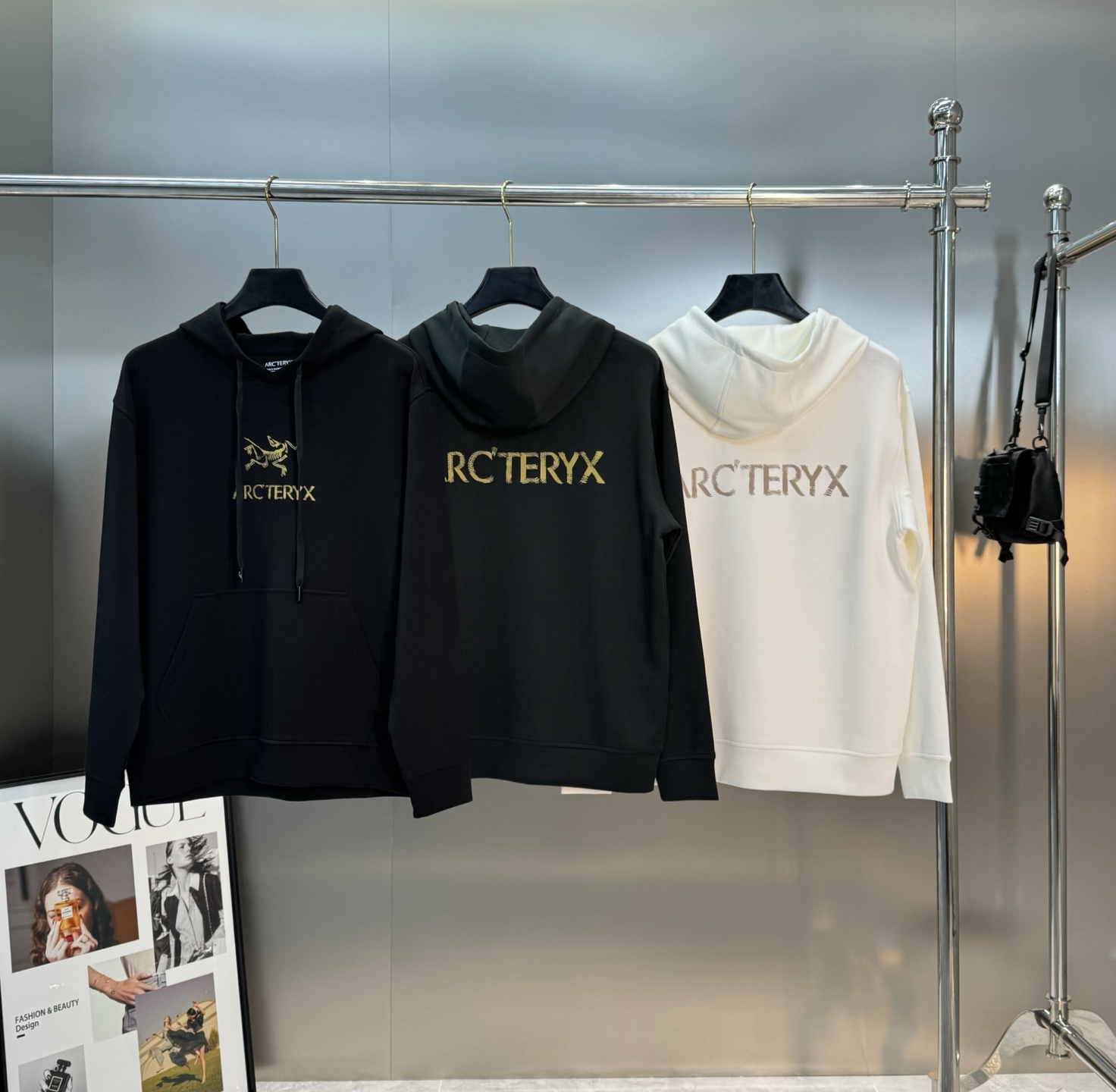 ARC'TERY*始祖鸟25s新品连帽卫衣.运动休闲随意搭配.采用2025新款棉莫面料，亲肤舒适.抗皱不