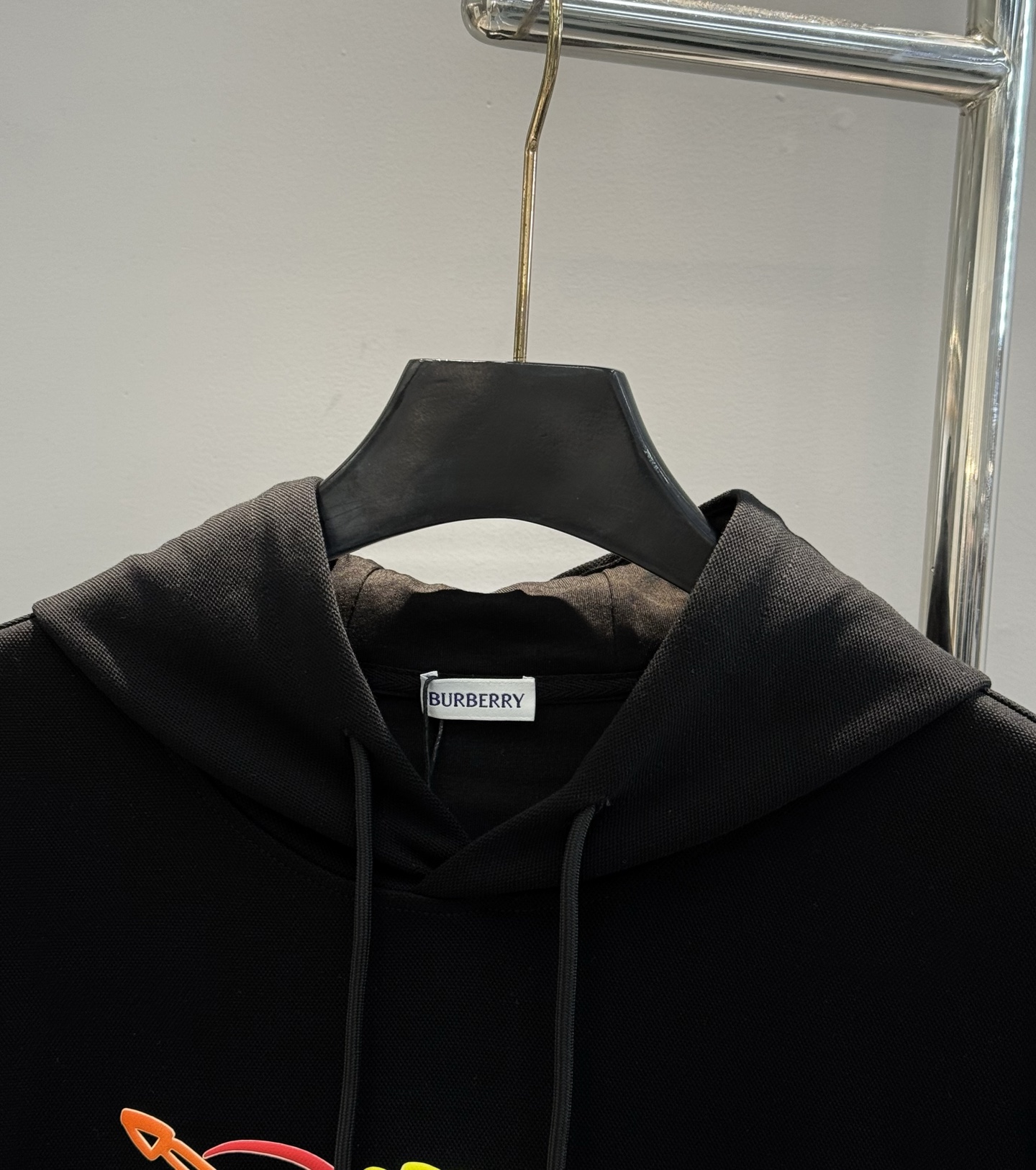 BBR*巴宝莉新品连帽卫衣.经典战马造型.选用轻盈天丝棉质面料打造而成，通过高密度棉纤维在单层面料中实现