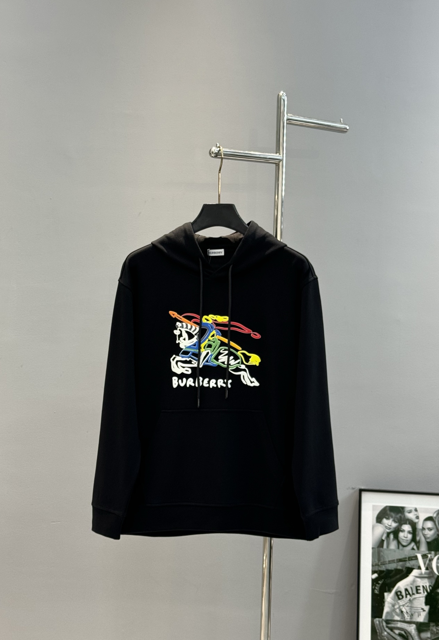 BBR*巴宝莉新品连帽卫衣.经典战马造型.选用轻盈天丝棉质面料打造而成，通过高密度棉纤维在单层面料中实现