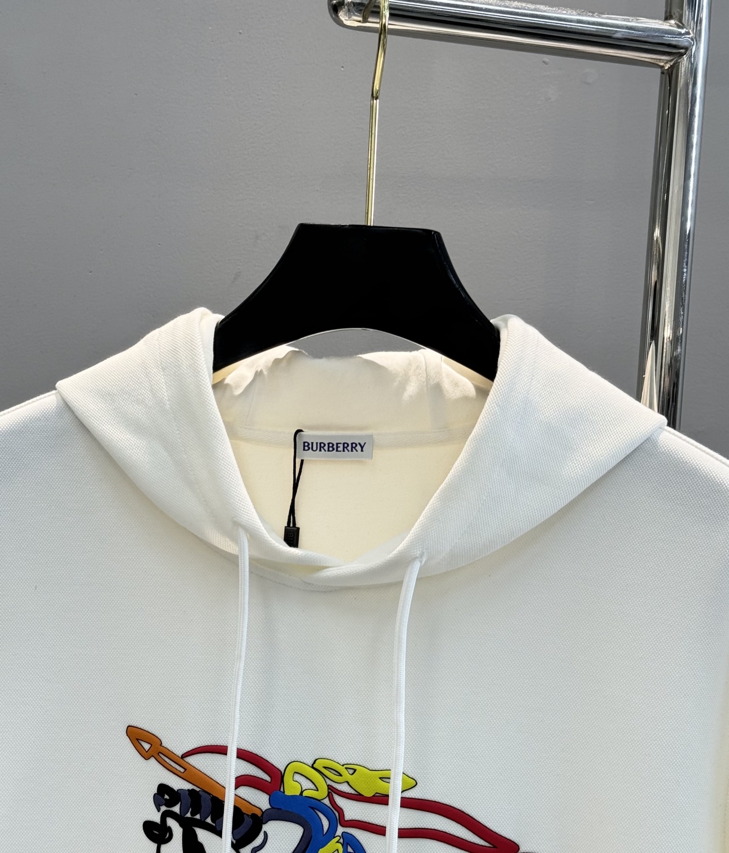 BBR*巴宝莉新品连帽卫衣.经典战马造型.选用轻盈天丝棉质面料打造而成，通过高密度棉纤维在单层面料中实现