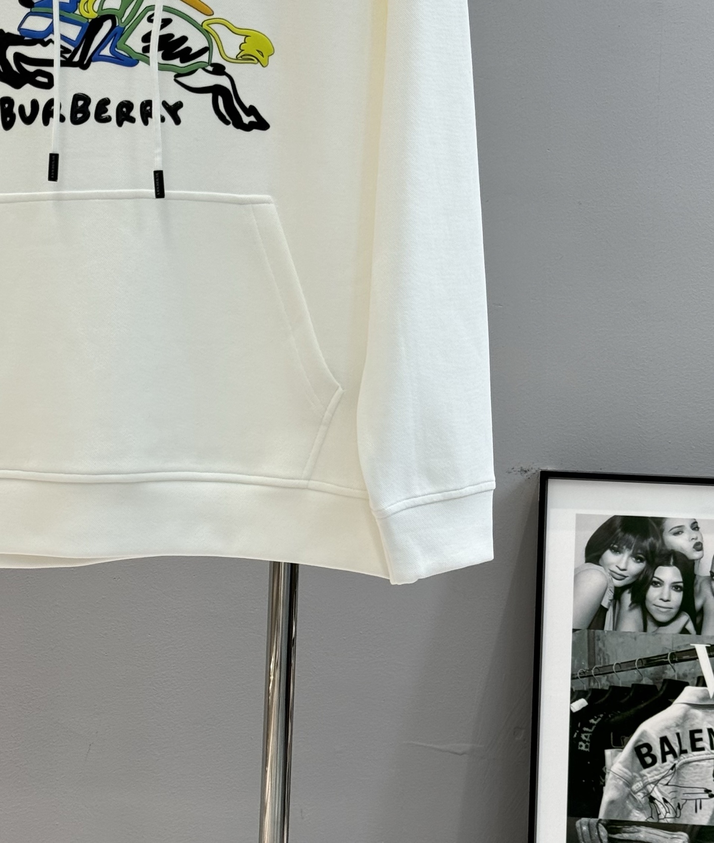 BBR*巴宝莉新品连帽卫衣.经典战马造型.选用轻盈天丝棉质面料打造而成，通过高密度棉纤维在单层面料中实现