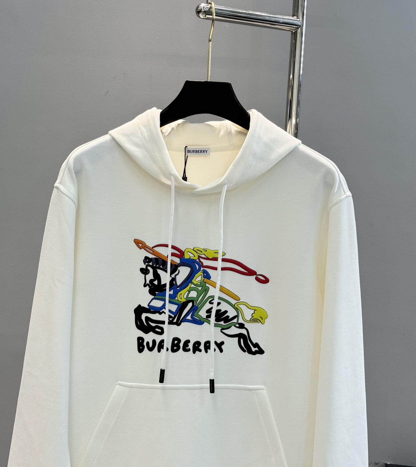 BBR*巴宝莉新品连帽卫衣.经典战马造型.选用轻盈天丝棉质面料打造而成，通过高密度棉纤维在单层面料中实现