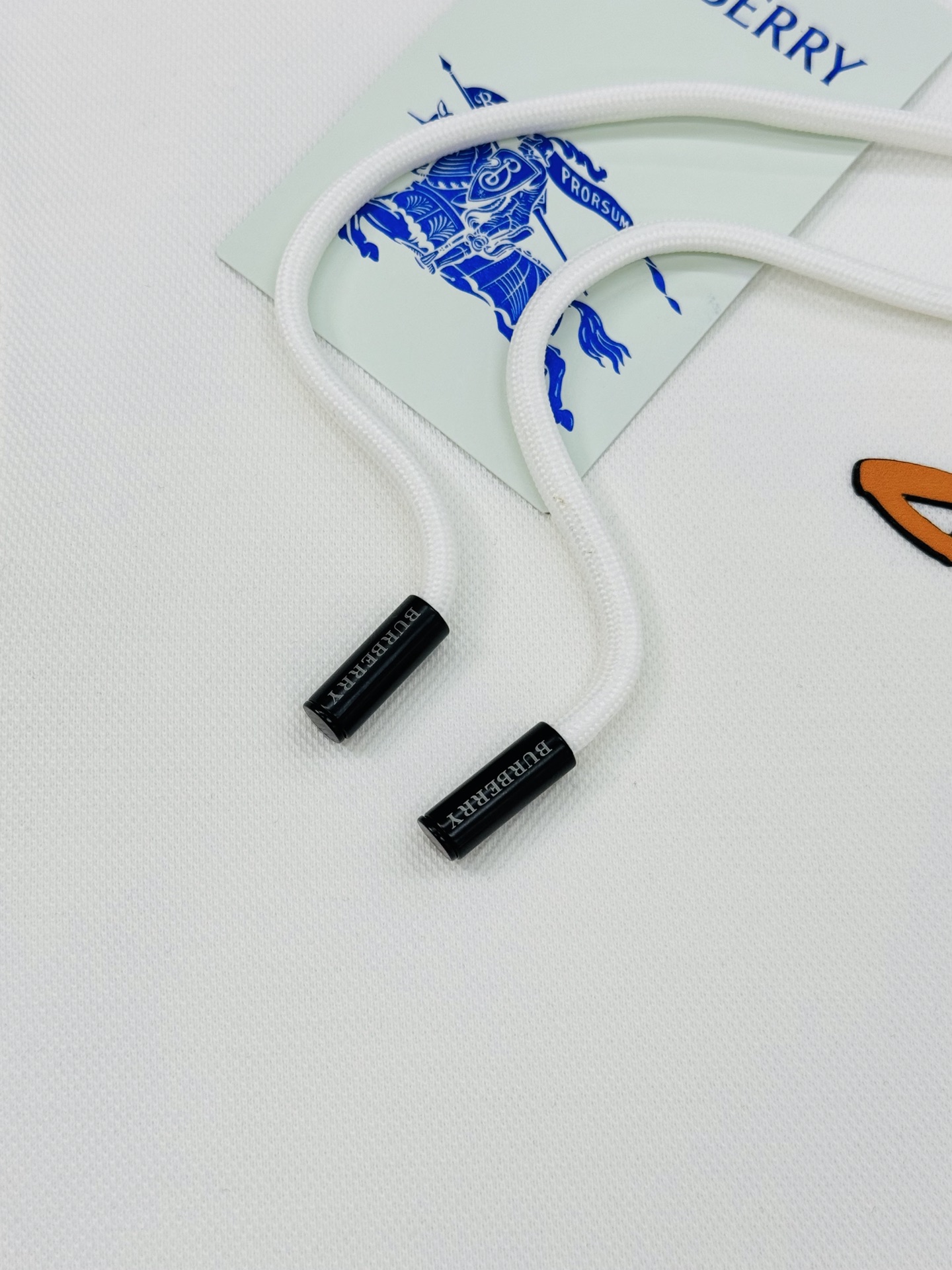 BBR*巴宝莉新品连帽卫衣.经典战马造型.选用轻盈天丝棉质面料打造而成，通过高密度棉纤维在单层面料中实现