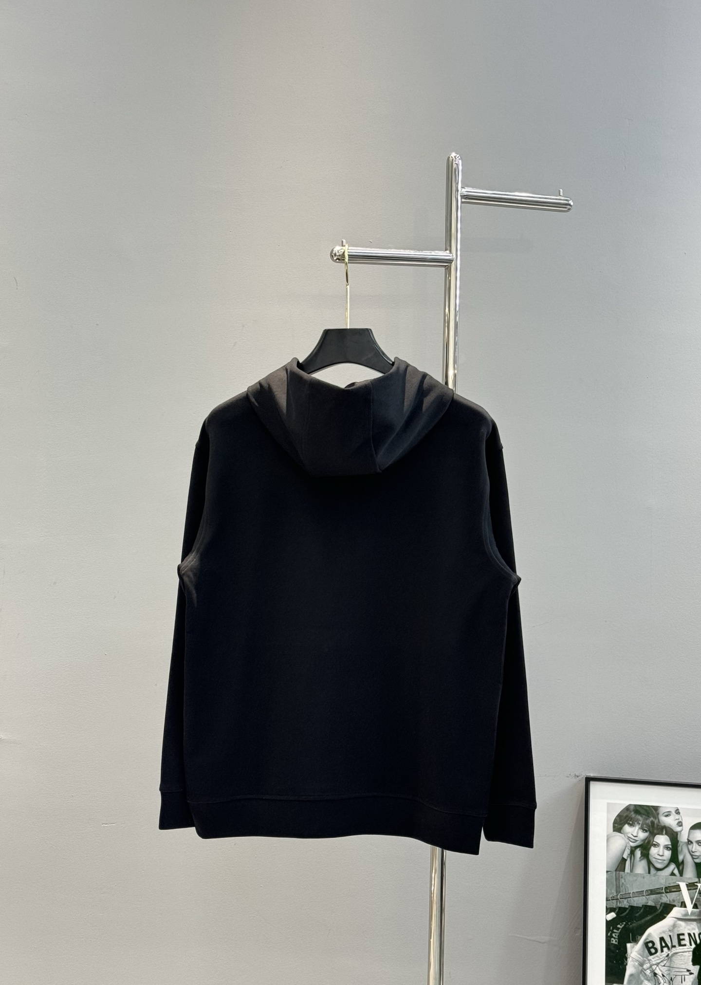 Versace范思哲2025新款胸口徽标logo装饰连帽卫衣，简约时尚的设计，宽松休闲的版型，散发出属于