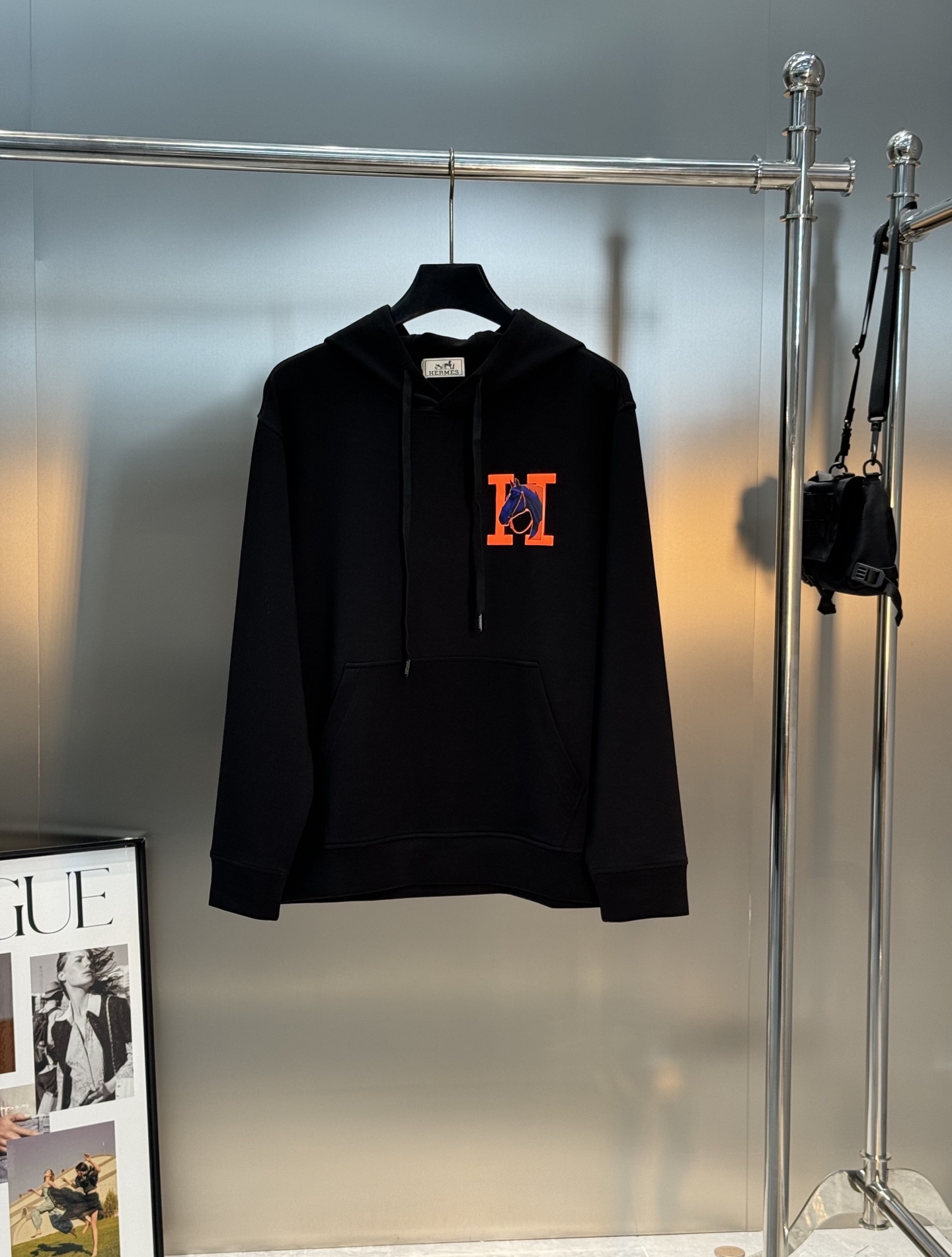 Hermes爱马仕25s新品连帽卫衣.作为世界著名的奢侈品牌，有着奢侈品之王之称Hermes一直就以精美