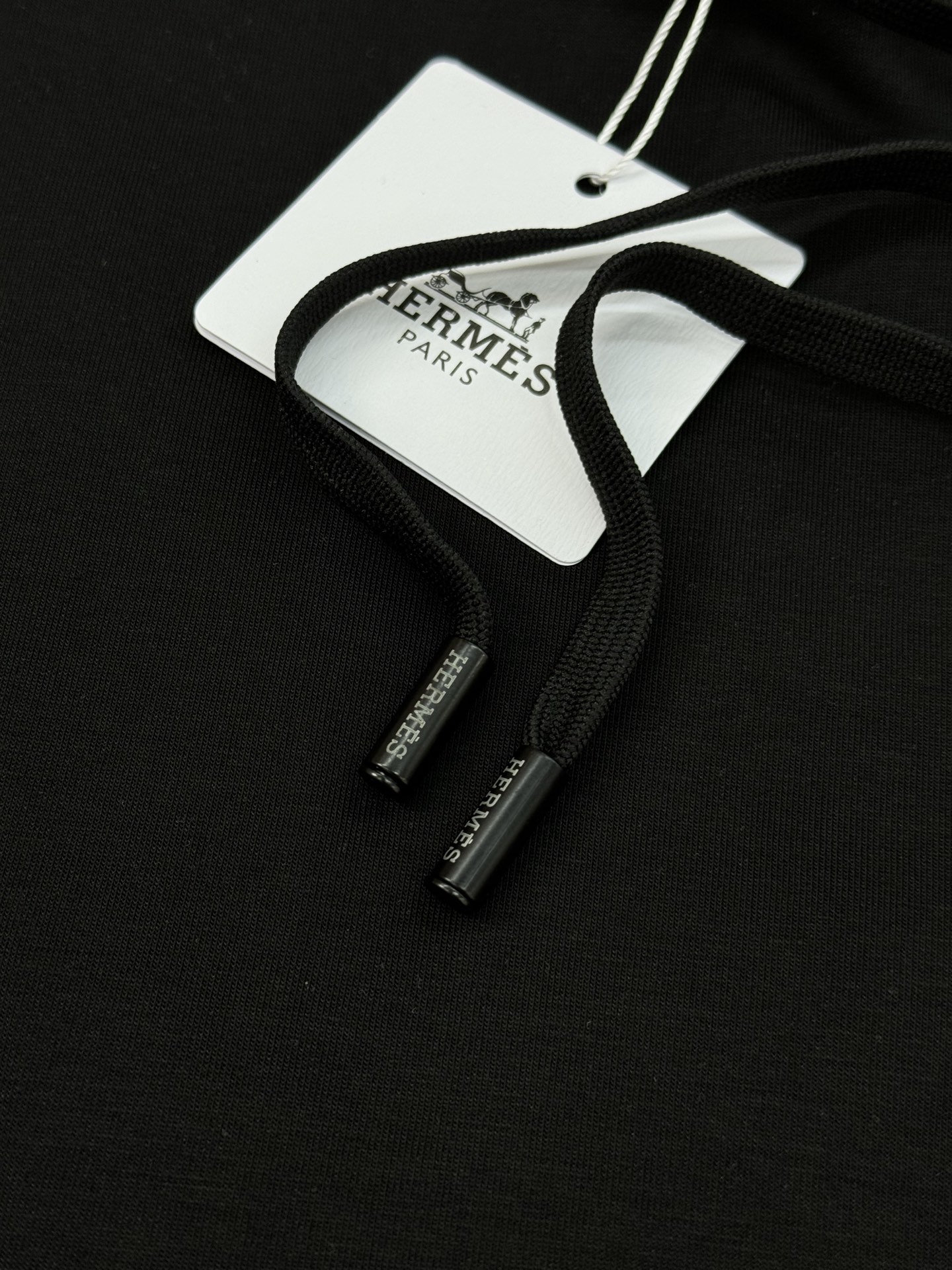 Hermes爱马仕25s新品连帽卫衣.作为世界著名的奢侈品牌，有着奢侈品之王之称Hermes一直就以精美