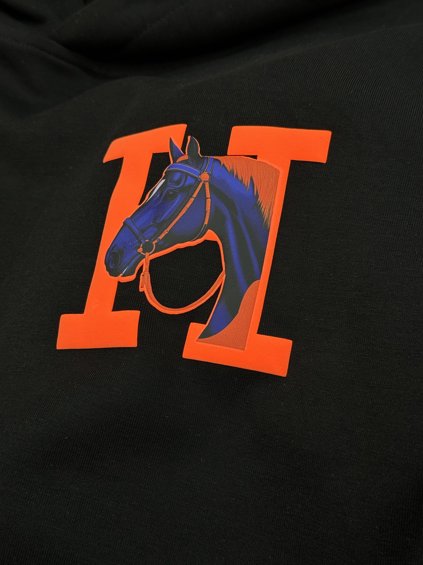 Hermes爱马仕25s新品连帽卫衣.作为世界著名的奢侈品牌，有着奢侈品之王之称Hermes一直就以精美