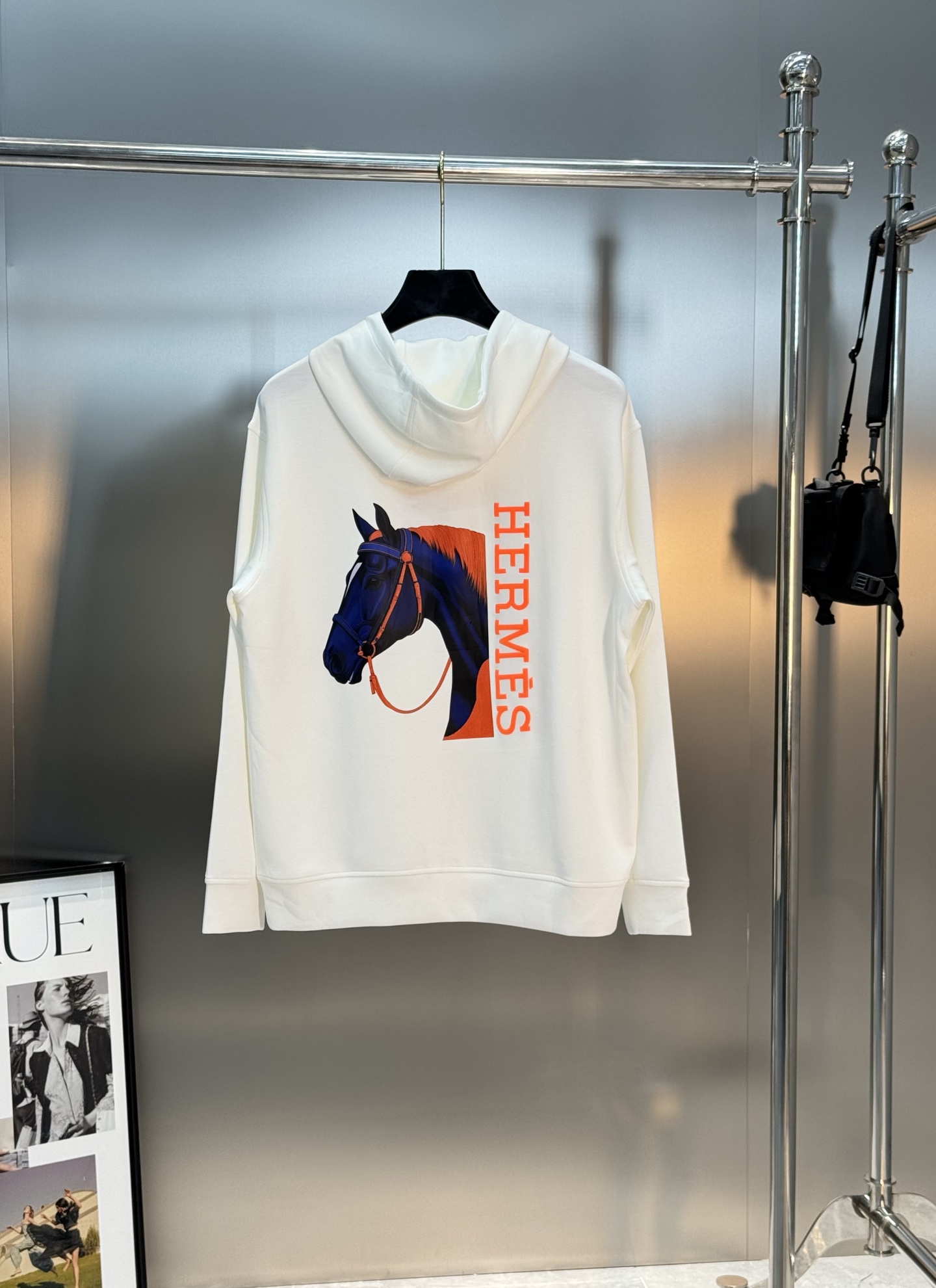 Hermes爱马仕25s新品连帽卫衣.作为世界著名的奢侈品牌，有着奢侈品之王之称Hermes一直就以精美