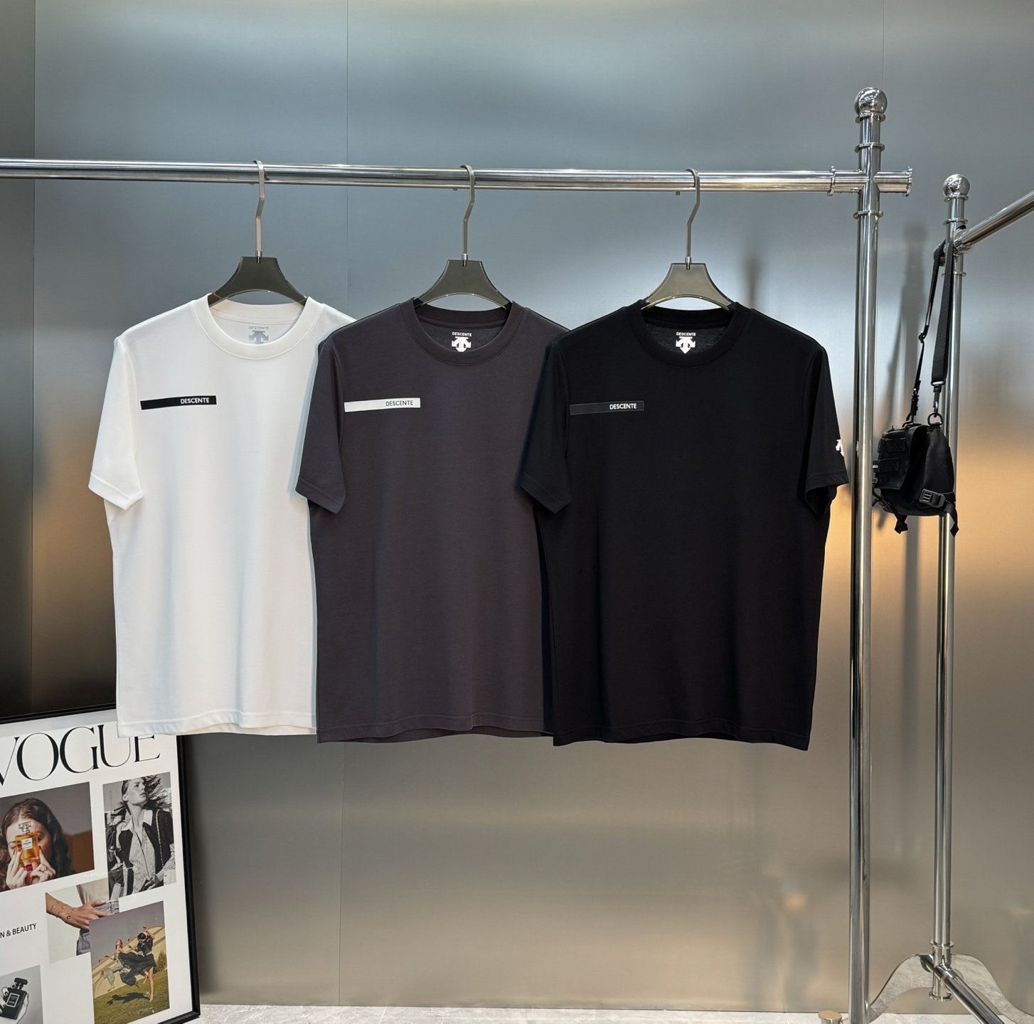 DESCENT*迪桑-特25s新品T恤.纯色系推荐！胸口经典标识.袖口定制原版硅胶立体设计.简单高级.面