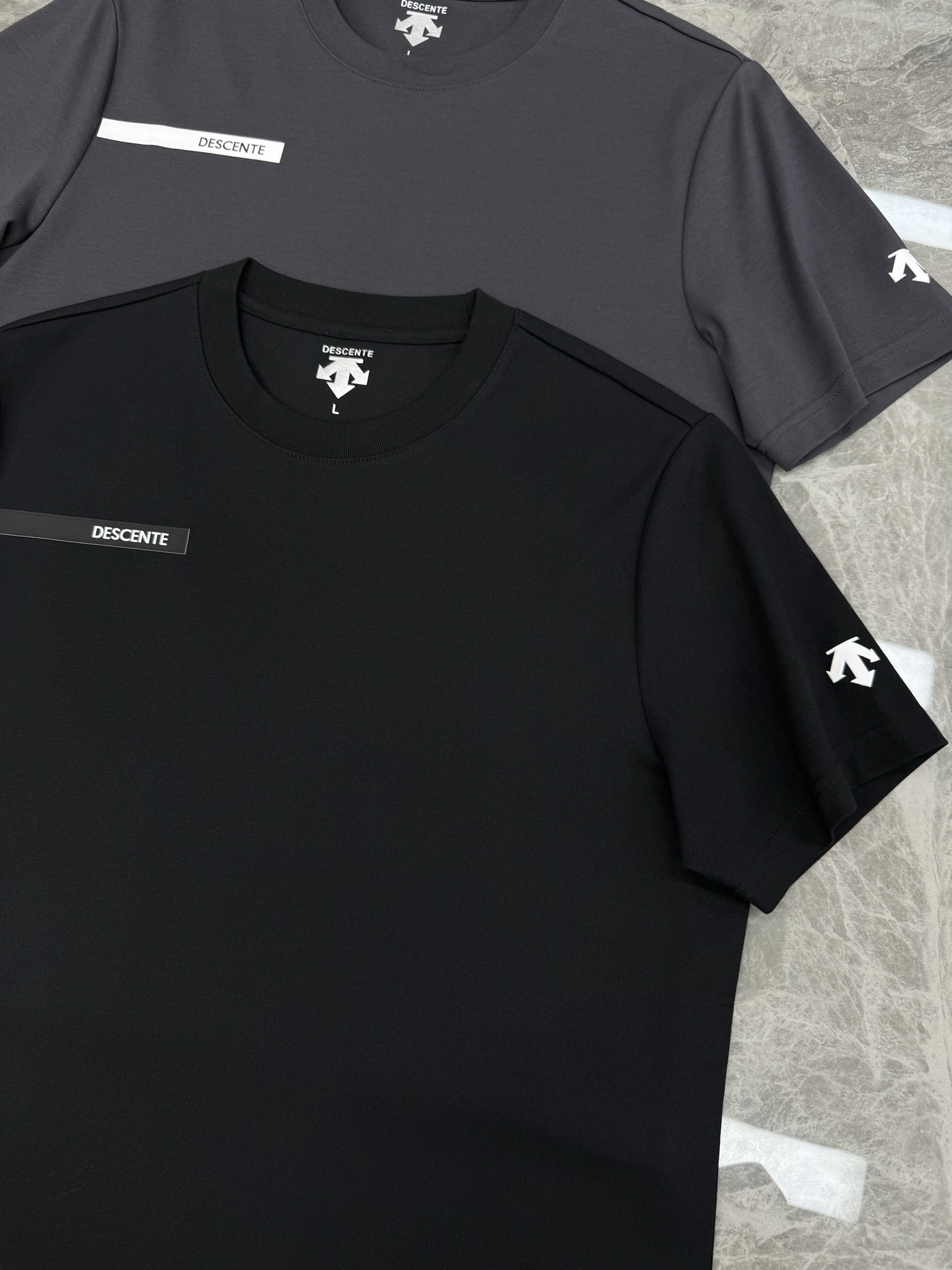 DESCENT*迪桑-特25s新品T恤.纯色系推荐！胸口经典标识.袖口定制原版硅胶立体设计.简单高级.面