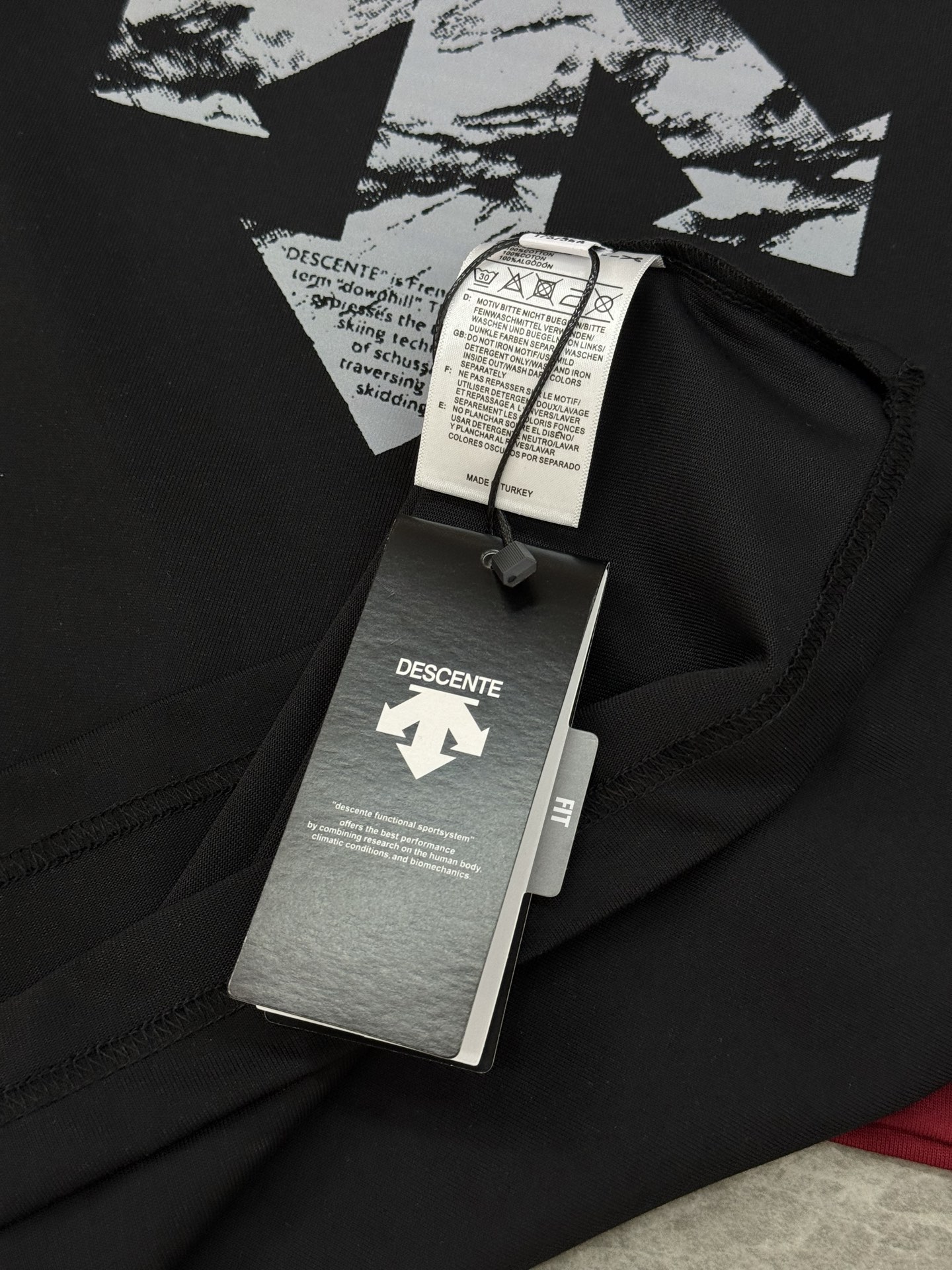 DESCENT*迪桑-特基础款T恤.25s新款男女同款！纯色系推荐！胸口经典标识设计.高温烫画工艺.绣口