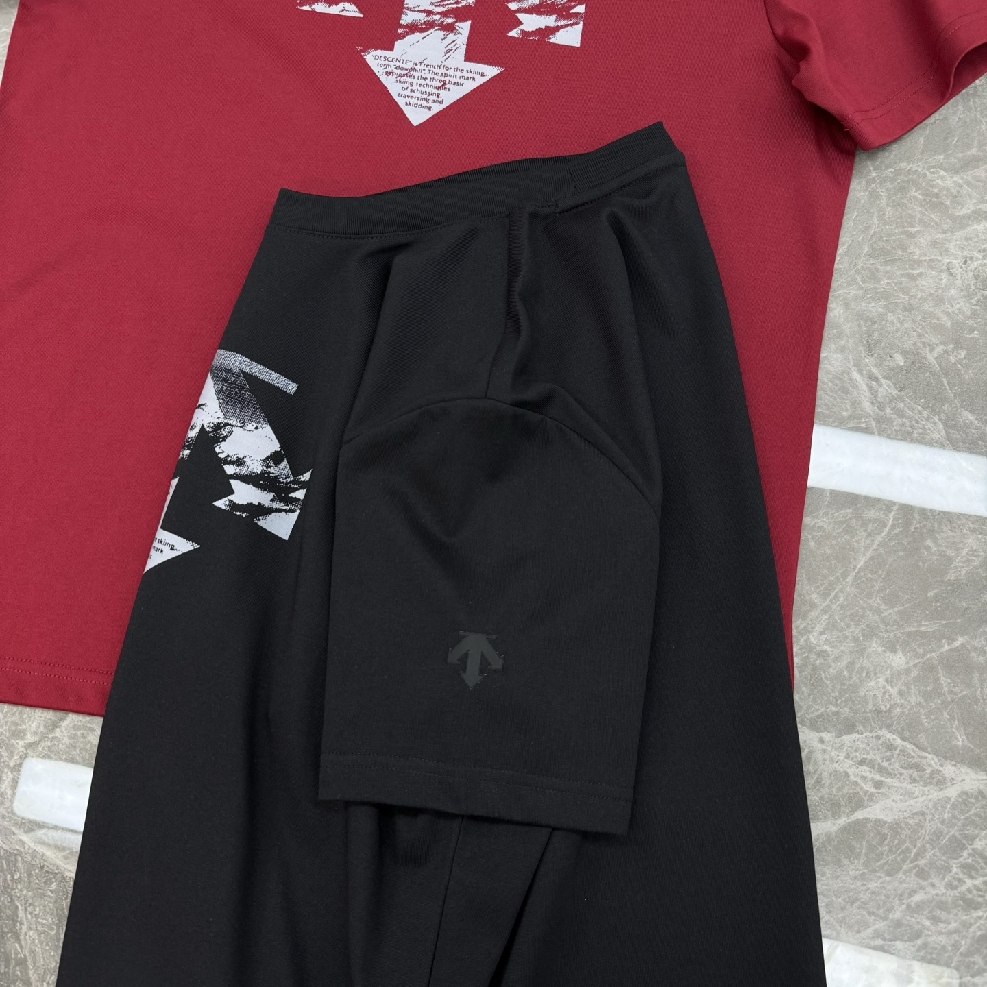 DESCENT*迪桑-特基础款T恤.25s新款男女同款！纯色系推荐！胸口经典标识设计.高温烫画工艺.绣口