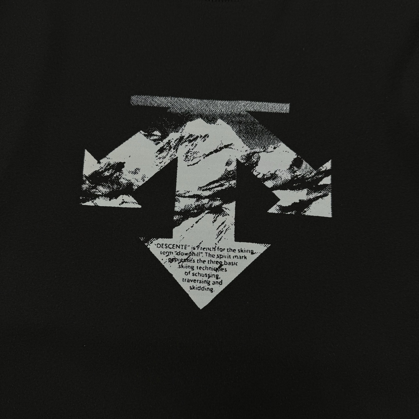 DESCENT*迪桑-特基础款T恤.25s新款男女同款！纯色系推荐！胸口经典标识设计.高温烫画工艺.绣口