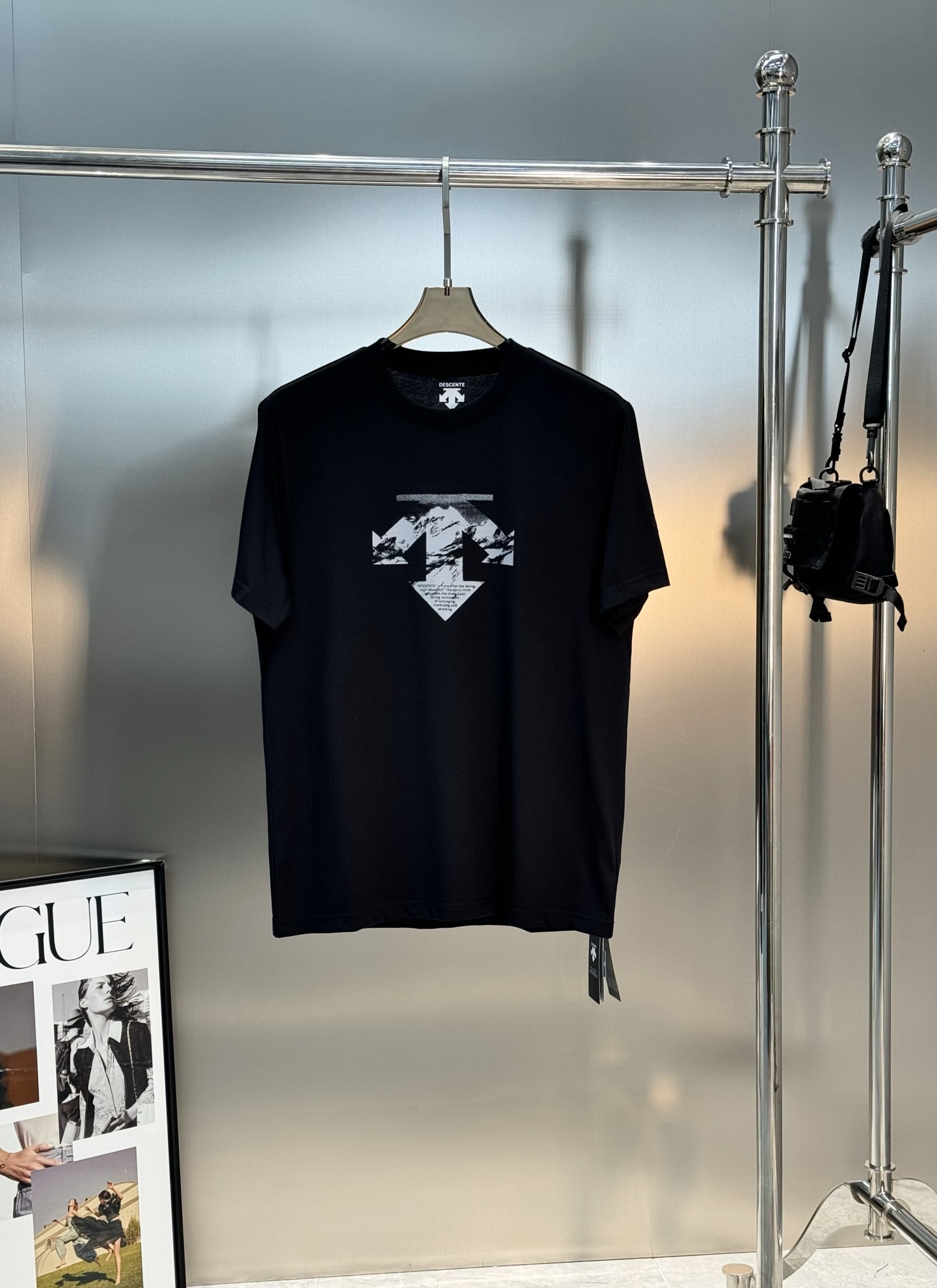 DESCENT*迪桑-特基础款T恤.25s新款男女同款！纯色系推荐！胸口经典标识设计.高温烫画工艺.绣口