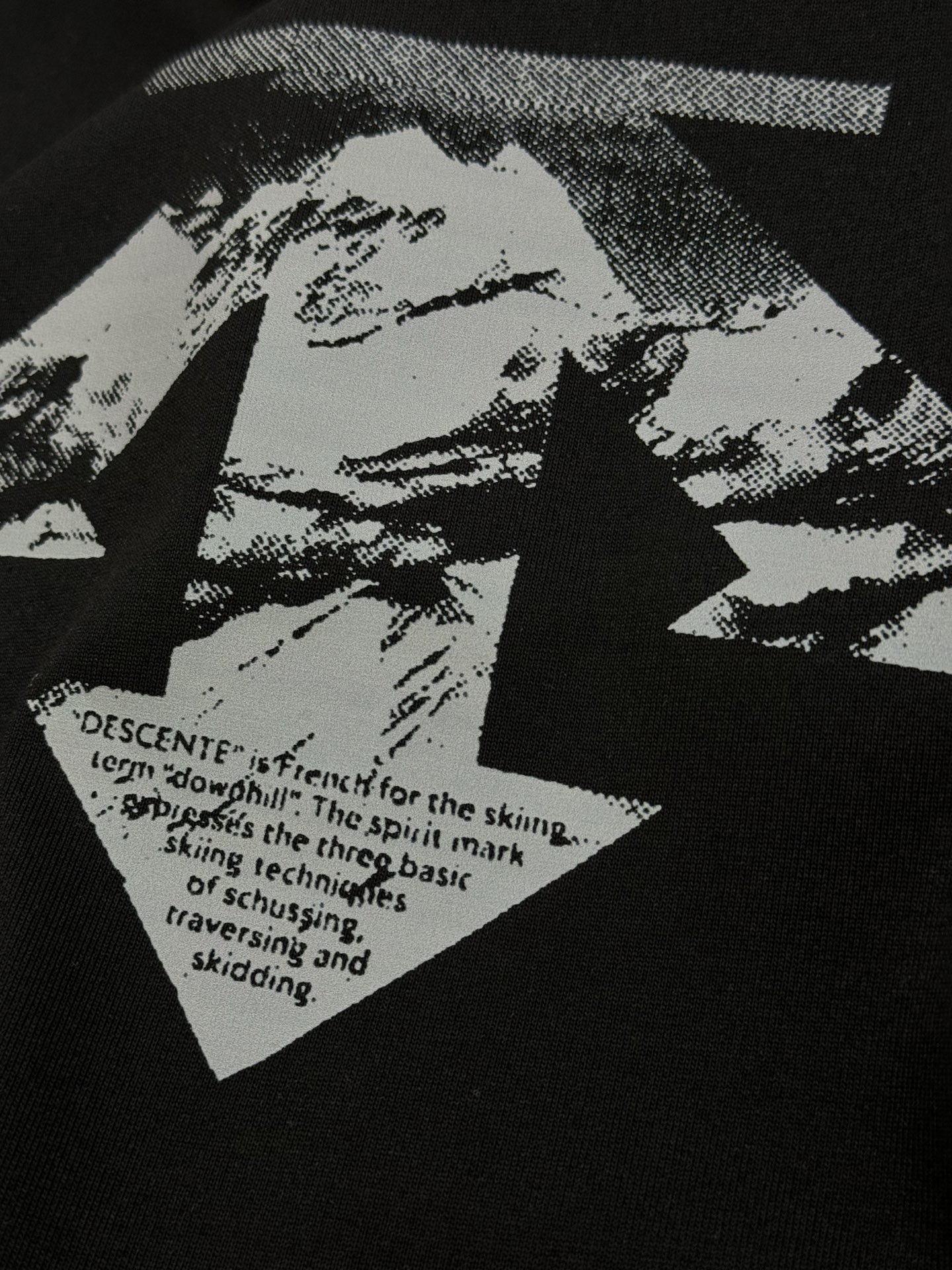 DESCENT*迪桑-特基础款T恤.25s新款男女同款！纯色系推荐！胸口经典标识设计.高温烫画工艺.绣口