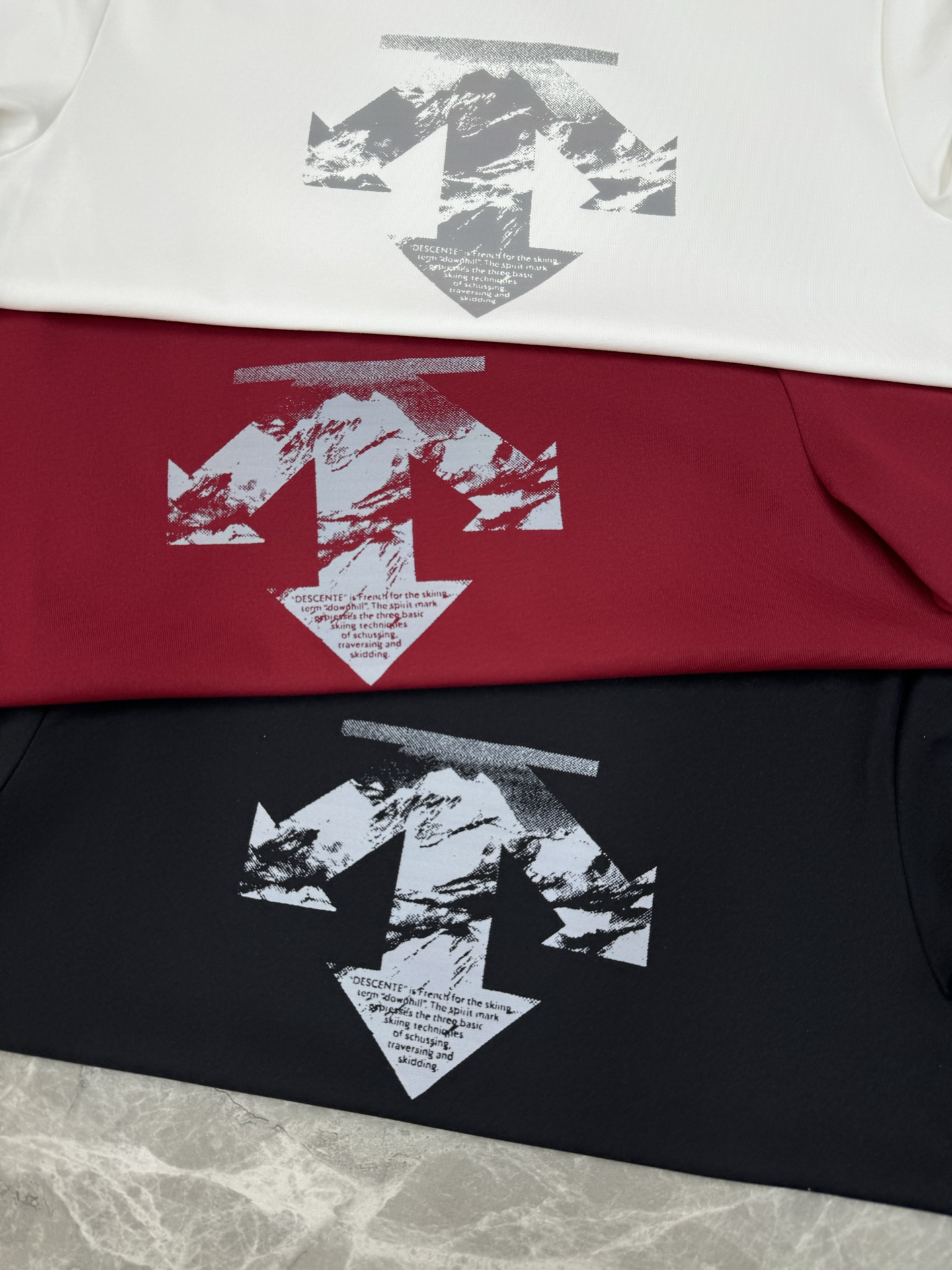 DESCENT*迪桑-特基础款T恤.25s新款男女同款！纯色系推荐！胸口经典标识设计.高温烫画工艺.绣口