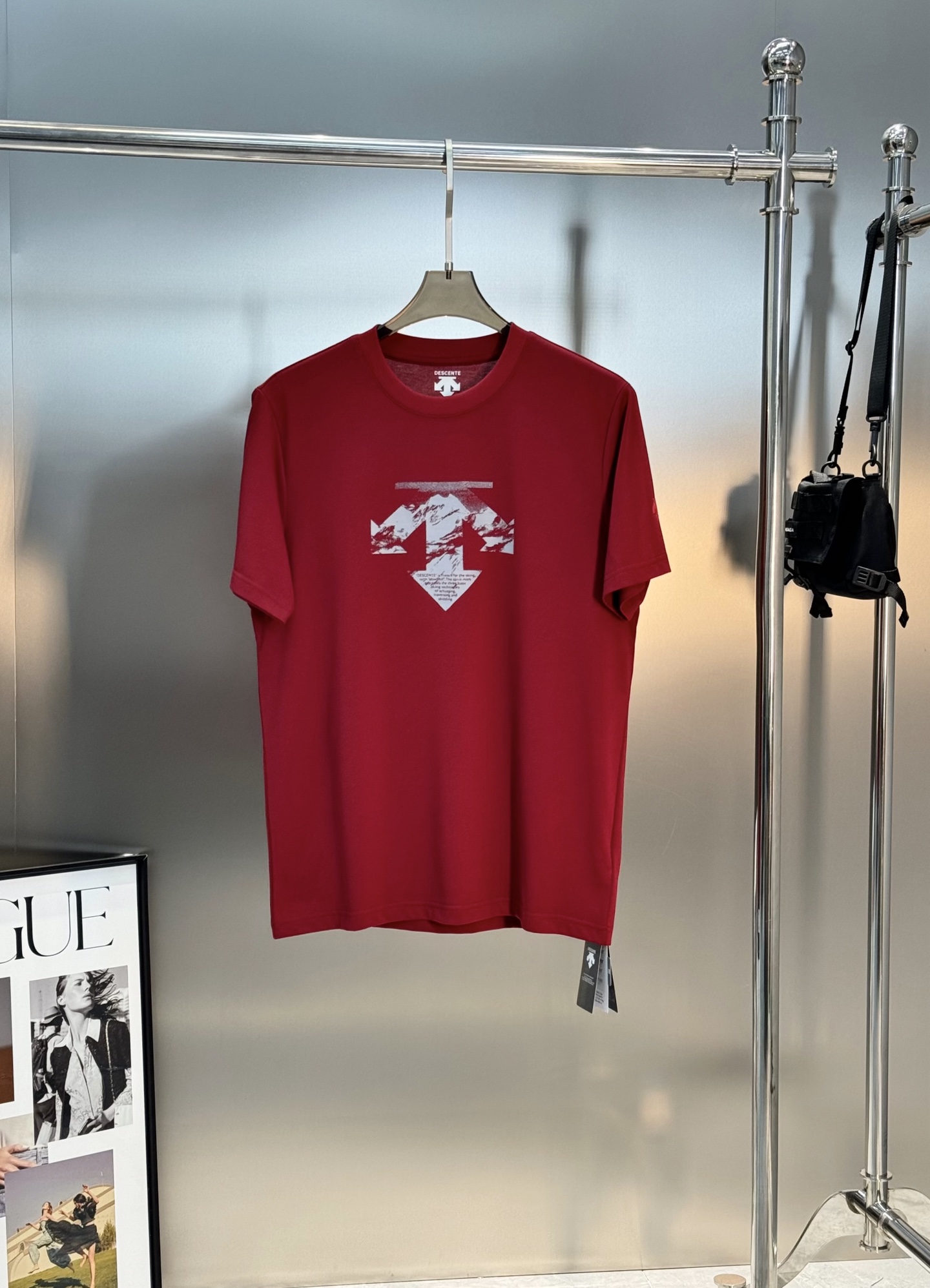 DESCENT*迪桑-特基础款T恤.25s新款男女同款！纯色系推荐！胸口经典标识设计.高温烫画工艺.绣口