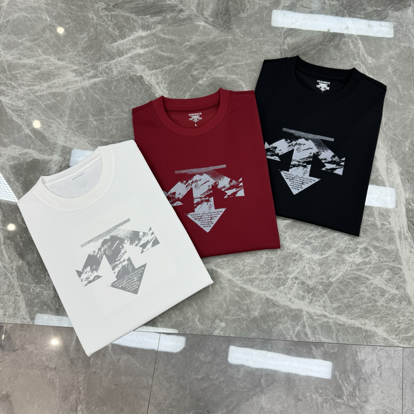 DESCENT*迪桑-特基础款T恤.25s新款男女同款！纯色系推荐！胸口经典标识设计.高温烫画工艺.绣口