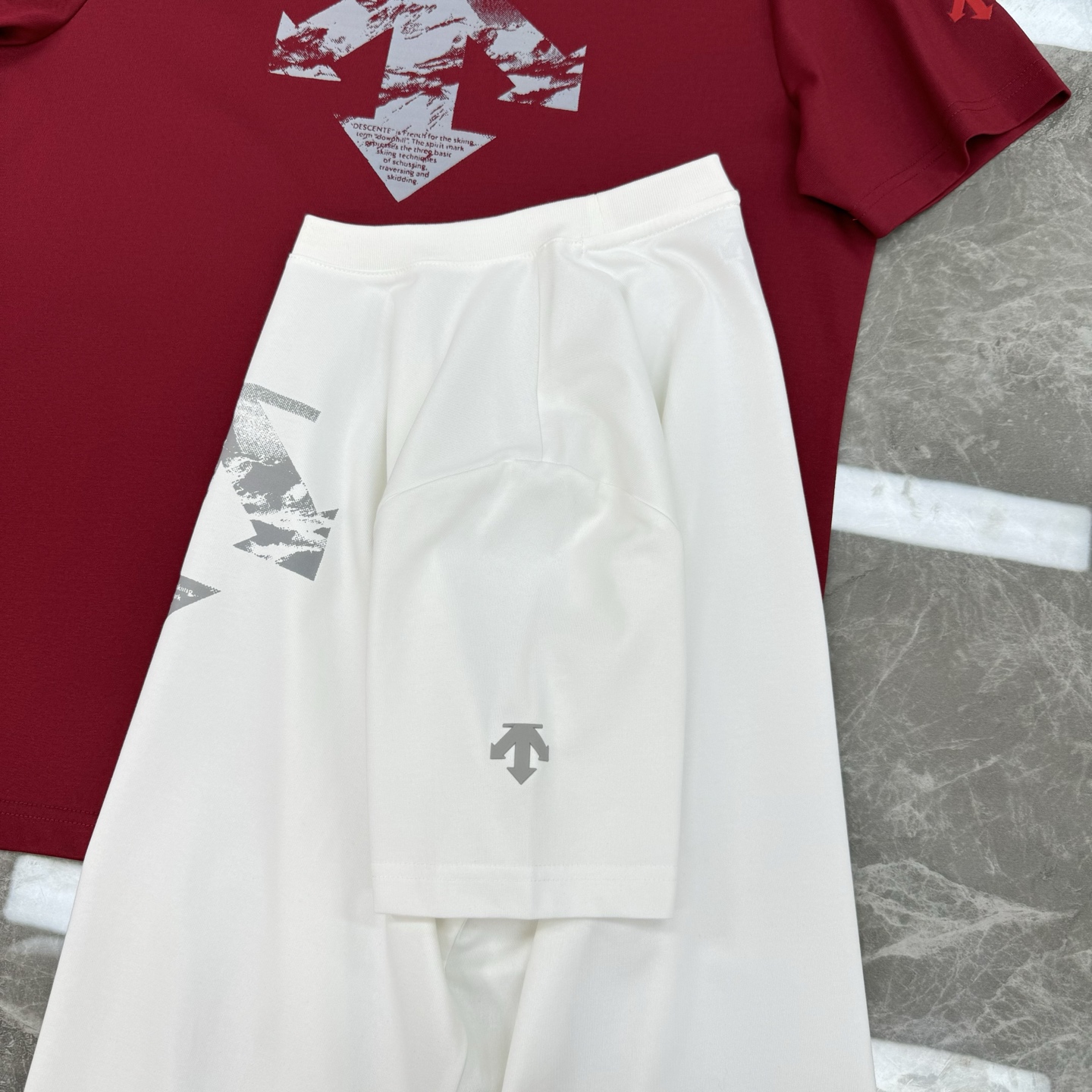 DESCENT*迪桑-特基础款T恤.25s新款男女同款！纯色系推荐！胸口经典标识设计.高温烫画工艺.绣口