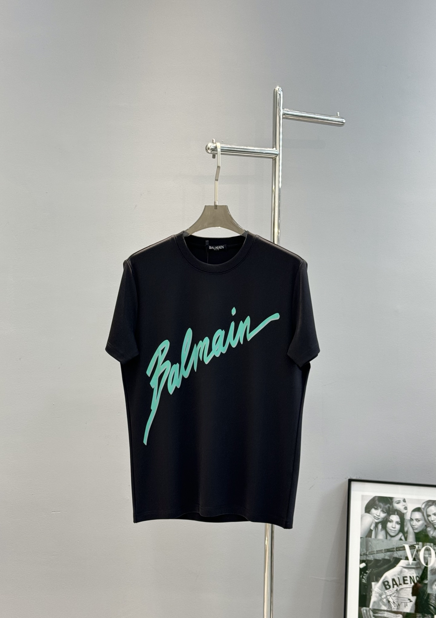 BALMAIN*巴尔曼新款莫代尔T恤.基础款的领军人物.胸口经典字母大图形3D立体烫画！绿色呈现高温定型