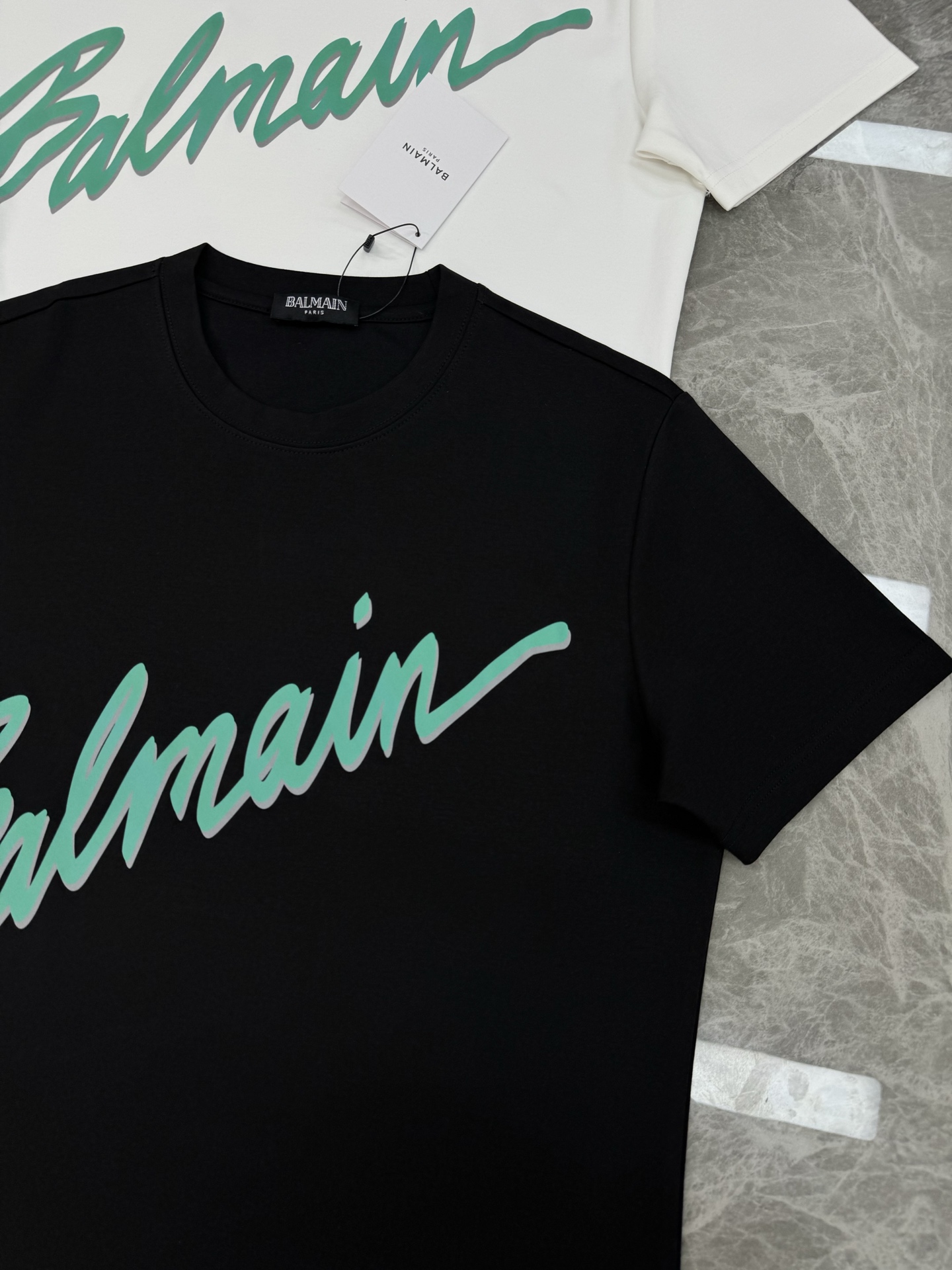 BALMAIN*巴尔曼新款莫代尔T恤.基础款的领军人物.胸口经典字母大图形3D立体烫画！绿色呈现高温定型