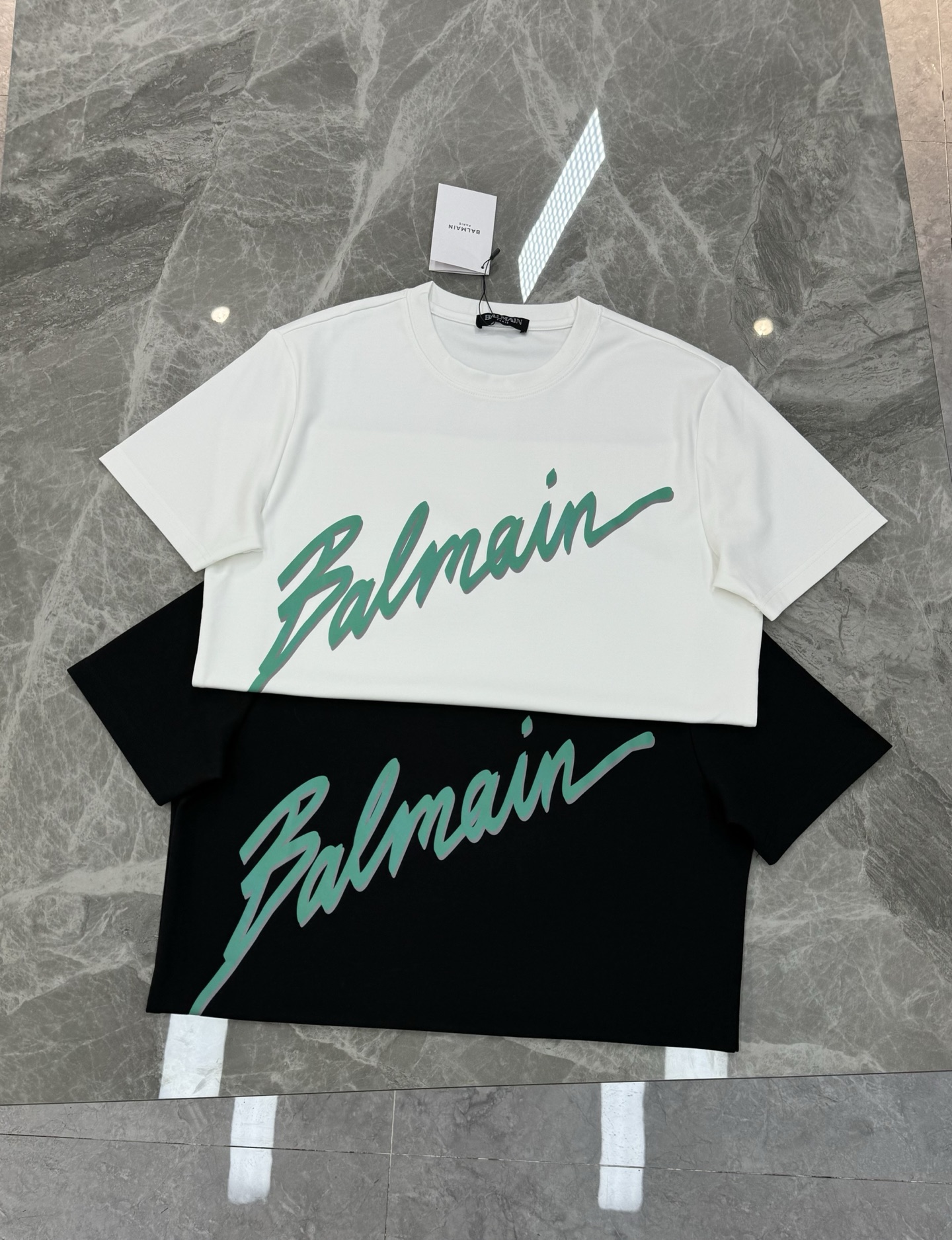 BALMAIN*巴尔曼新款莫代尔T恤.基础款的领军人物.胸口经典字母大图形3D立体烫画！绿色呈现高温定型
