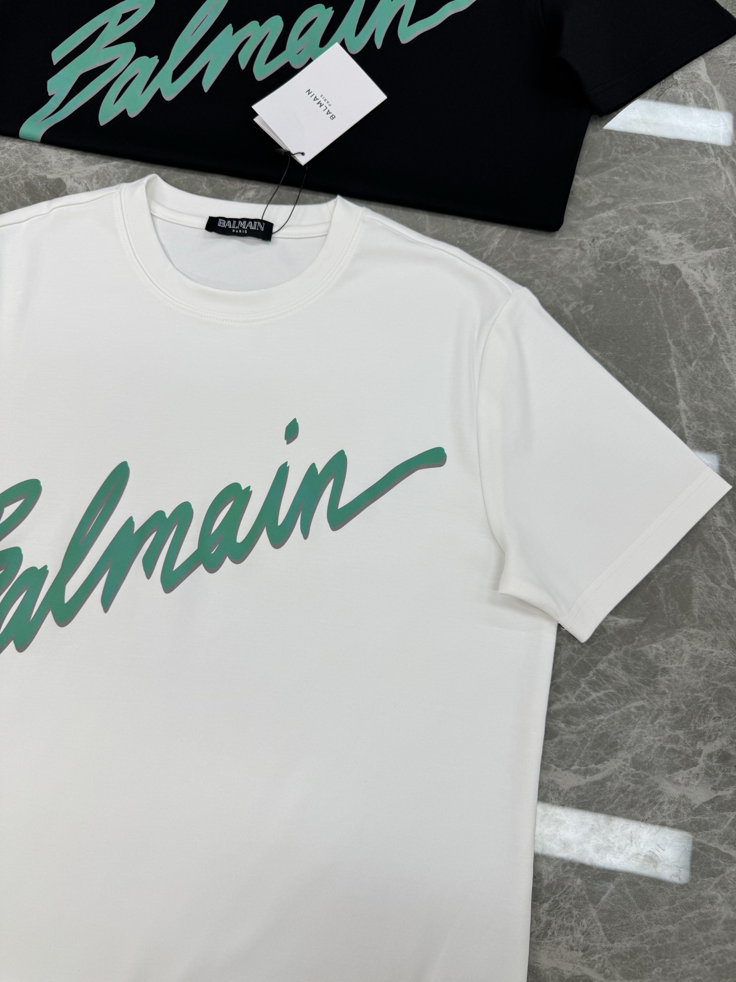 BALMAIN*巴尔曼新款莫代尔T恤.基础款的领军人物.胸口经典字母大图形3D立体烫画！绿色呈现高温定型
