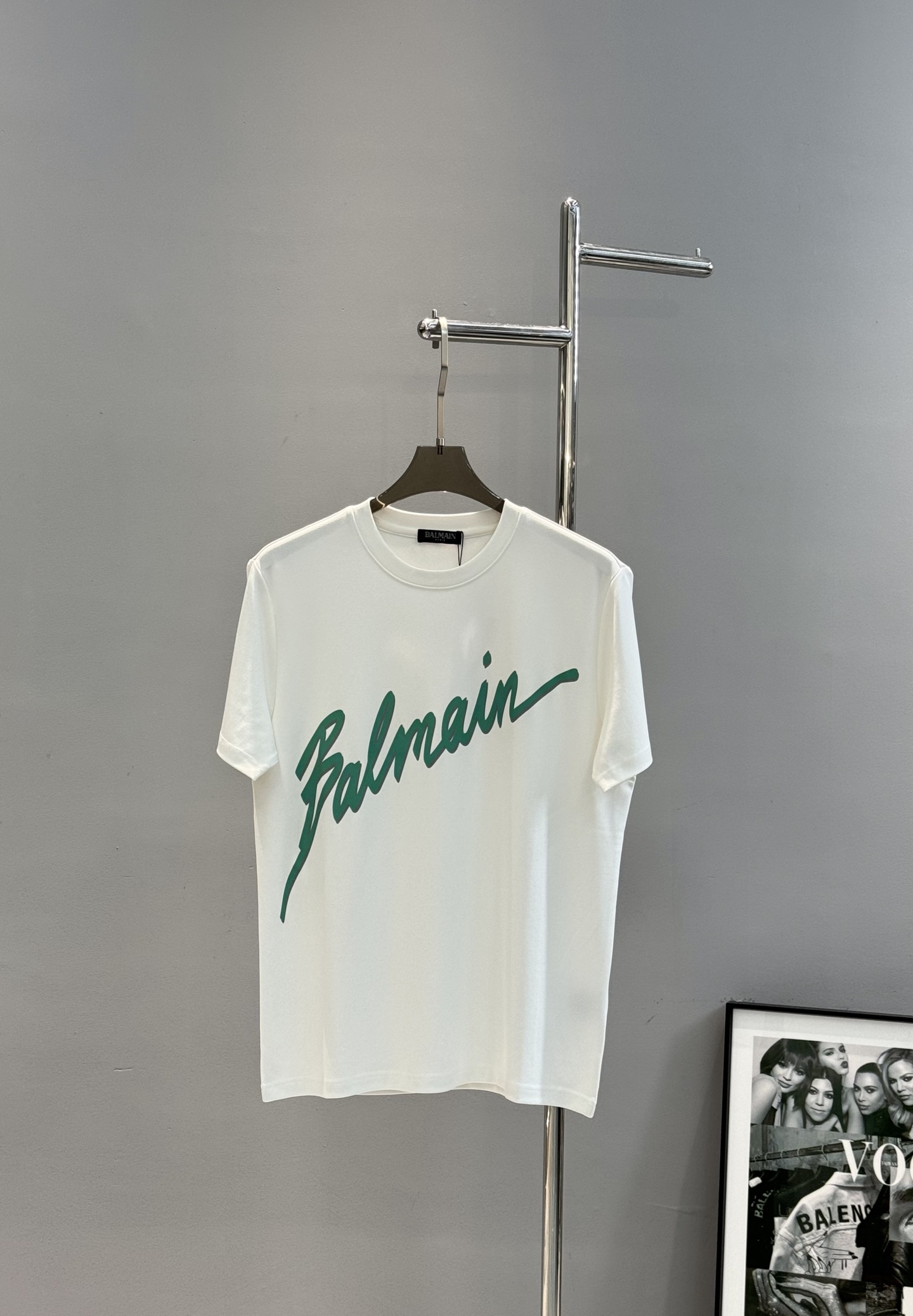 BALMAIN*巴尔曼新款莫代尔T恤.基础款的领军人物.胸口经典字母大图形3D立体烫画！绿色呈现高温定型