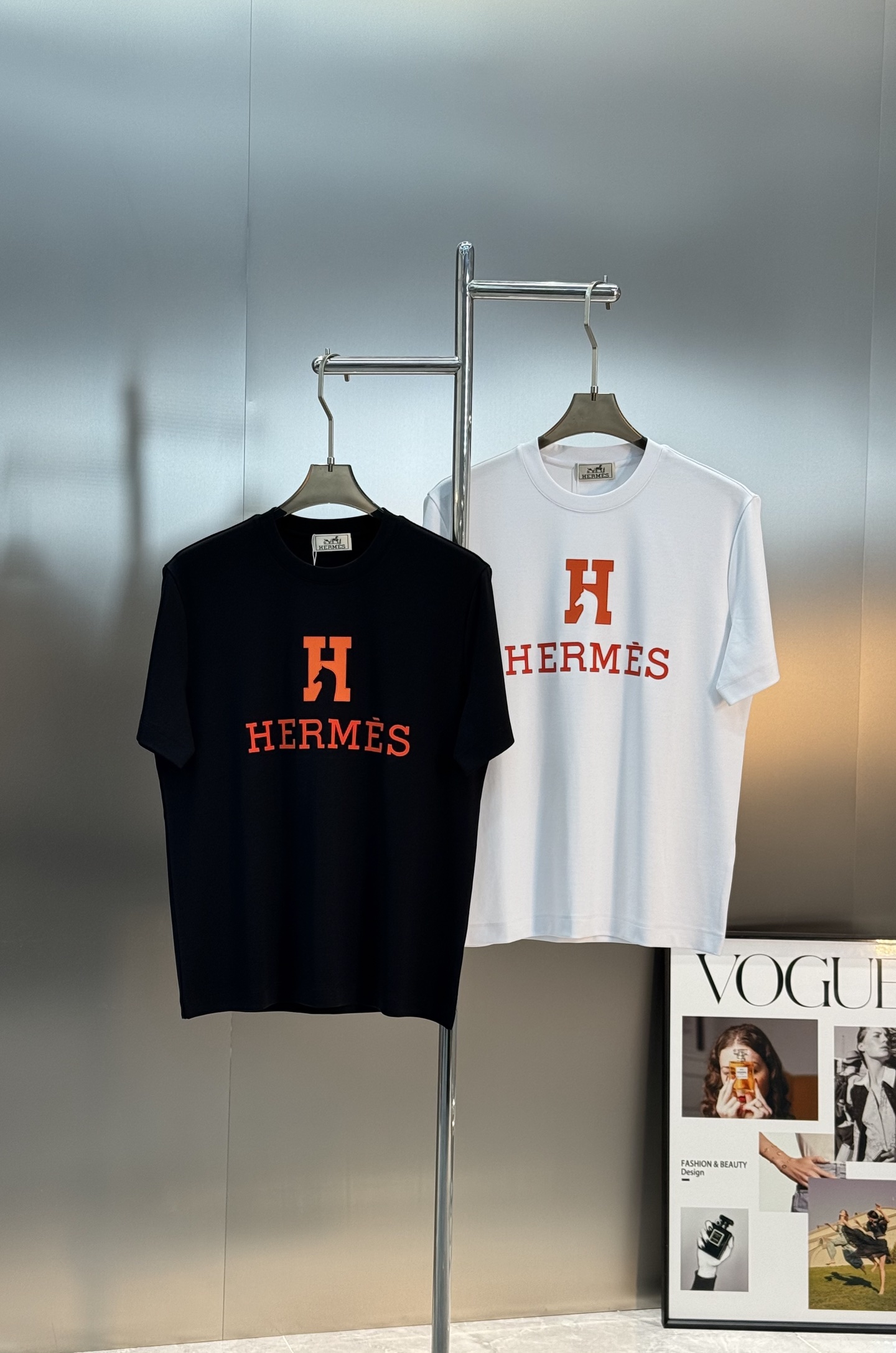 HERME*爱马*25s新款莫代尔T恤.经典橘色搭配呈现品牌魅力.适合时尚街头潮流搭配！不限年龄的单品推