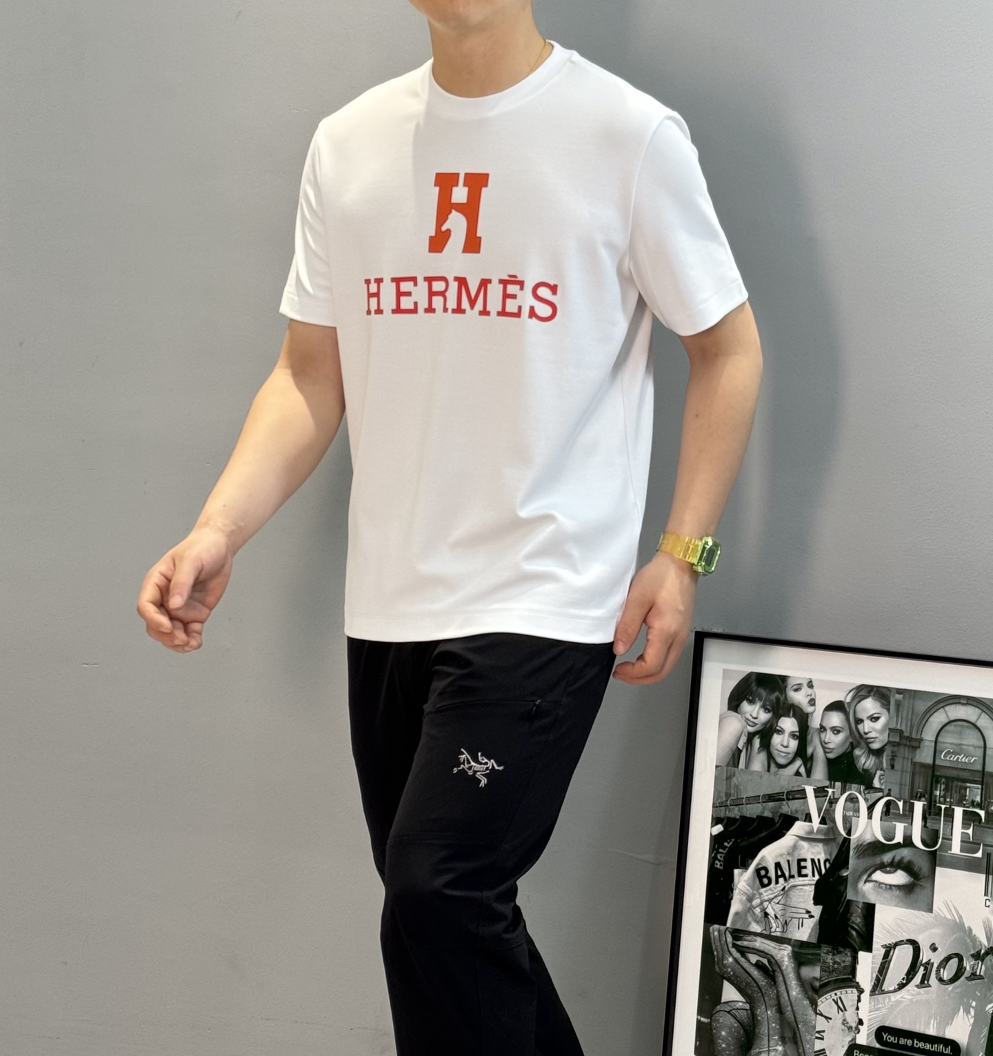 HERME*爱马*25s新款莫代尔T恤.经典橘色搭配呈现品牌魅力.适合时尚街头潮流搭配！不限年龄的单品推