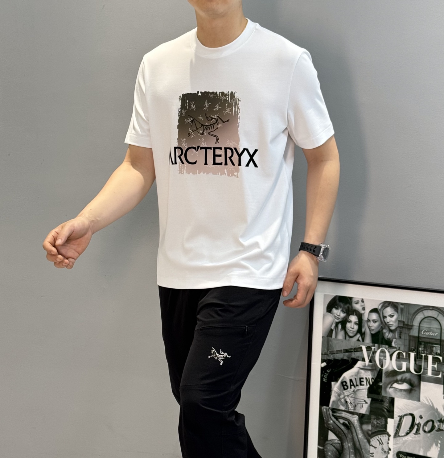 NO:563983,ARC'TERY* Arc'teryx 25s new modal T-shirt. Double-sided brand letter graphic design. This short TEE is made of 280g modal fabric, which has a soft and waxy touch and is extremely comfortable and skin-friendly when worn next to the body!  High-temperature heat transfer brand letter graphics technology. There is a world inside. The slim-fitting basic version is the preferred color for most men. Black. White. Size M-4XL. Fitted version!  (L is recommended for 175/140 pounds), arc'teryx, tees, t-shirt, alexander wang19860909ARC'TERY*始祖鸟25s新款莫代尔T恤.双面品牌字母图形设计.此款短TEE甄选280g莫代尔面料,触感软糯,贴身穿着极致舒适亲肤！高温烫画品牌字母图形工艺.内有乾坤.修身合体的基础版型裁剪为多数男性的搭配首选颜色黑色.白色.码数M-4XL.合身版型！（175/140斤建议L）,arc'teryx,tees，t-shirt,alexander wang,Men's clothing