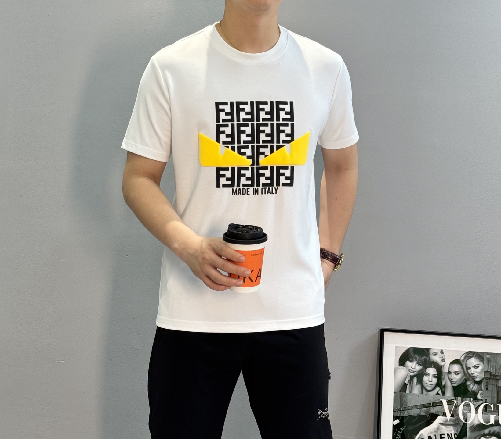 FENDI芬迪25a新款莫代尔T恤.衣身胸前3D小怪兽烫画.FF造型完美体现芬迪家的走心程度 .客供定织