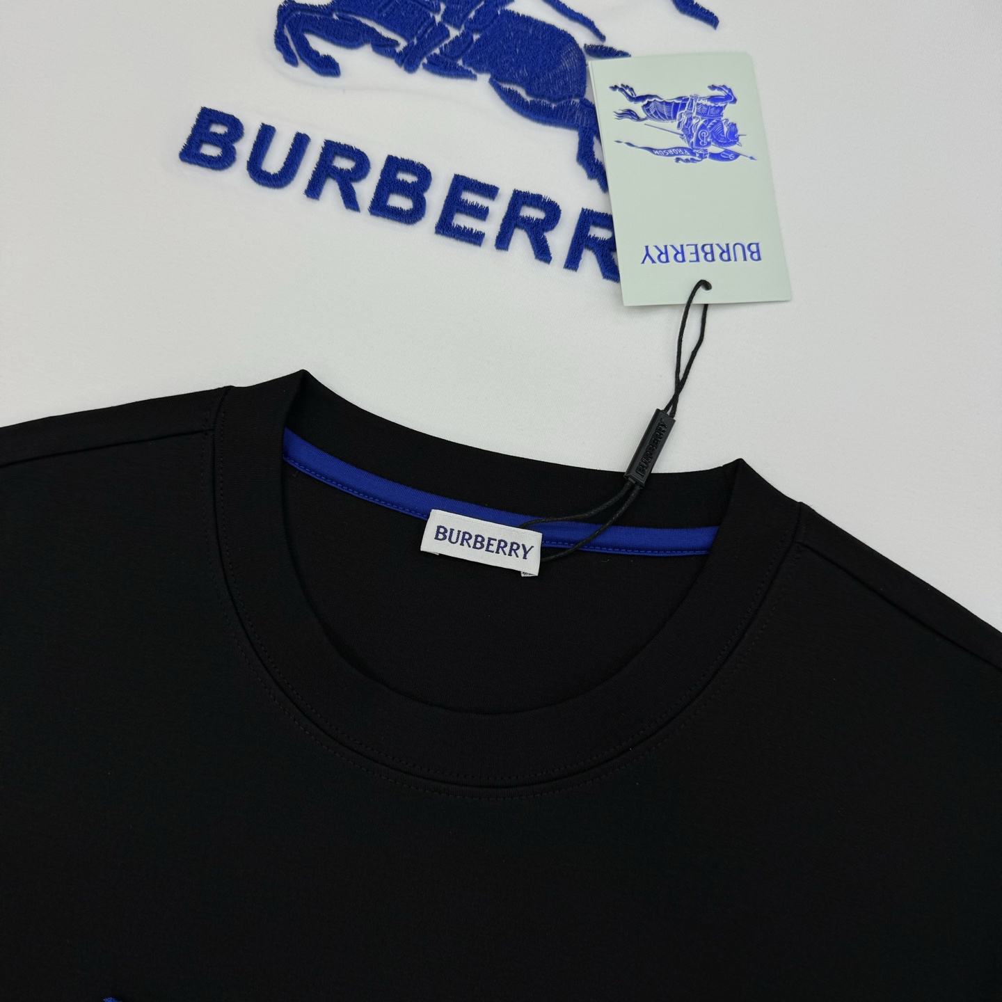 BBR*巴宝-莉2025s新品短袖T恤，重工立体牙刷绣.高逼格工艺.战马造型立体感满满.上身帅气时尚，简