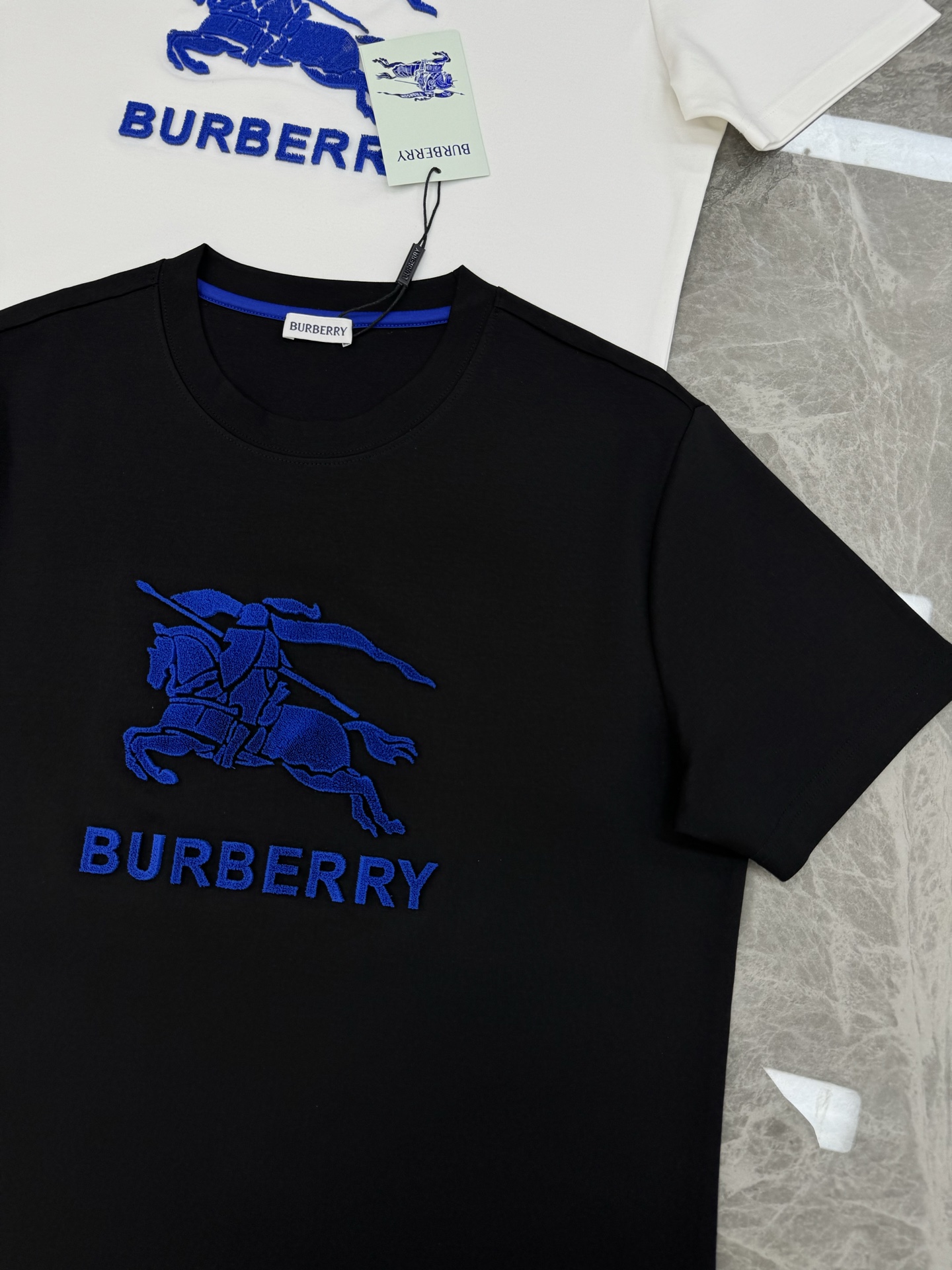 BBR*巴宝-莉2025s新品短袖T恤，重工立体牙刷绣.高逼格工艺.战马造型立体感满满.上身帅气时尚，简