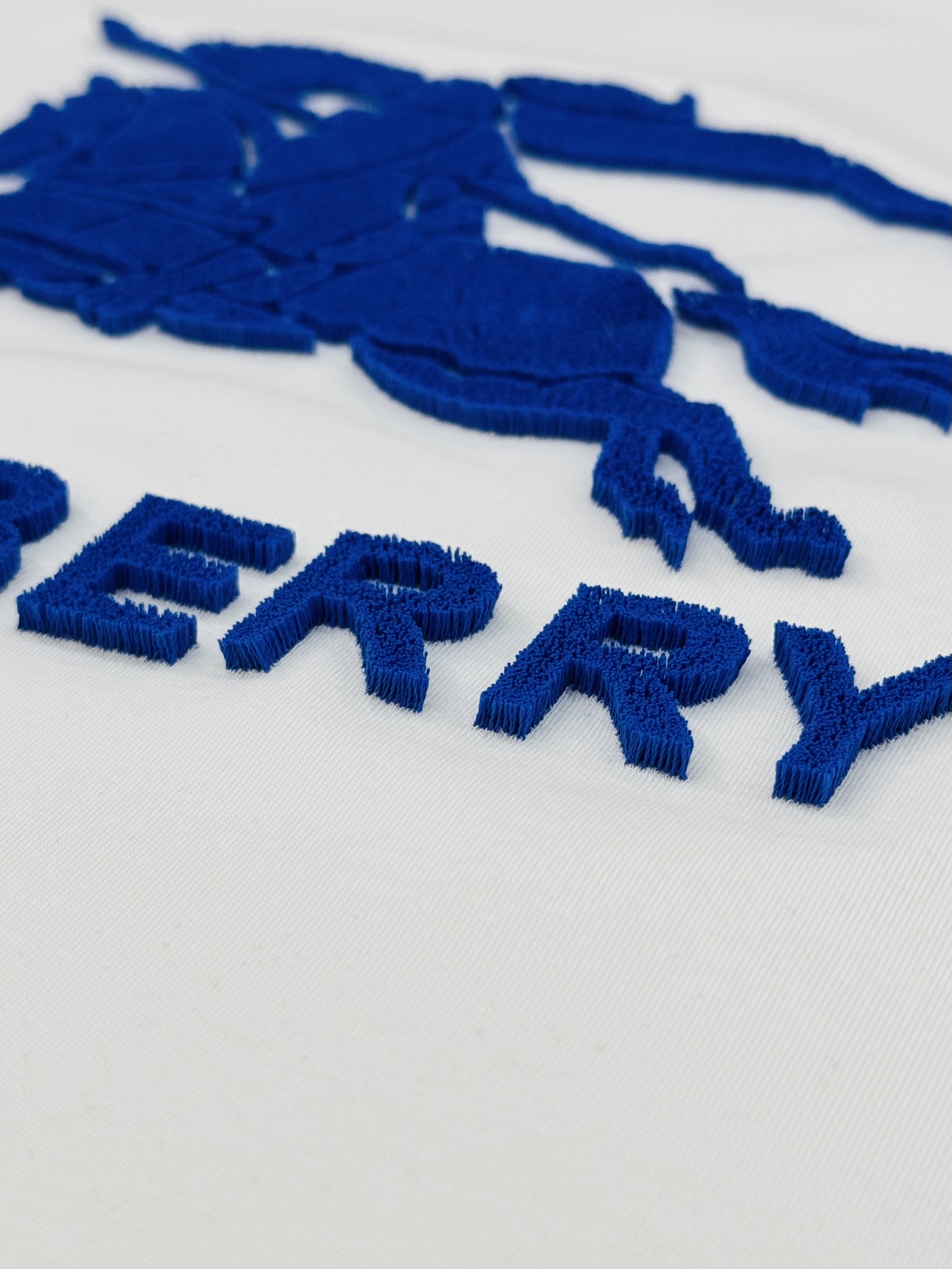 BBR*巴宝-莉2025s新品短袖T恤，重工立体牙刷绣.高逼格工艺.战马造型立体感满满.上身帅气时尚，简