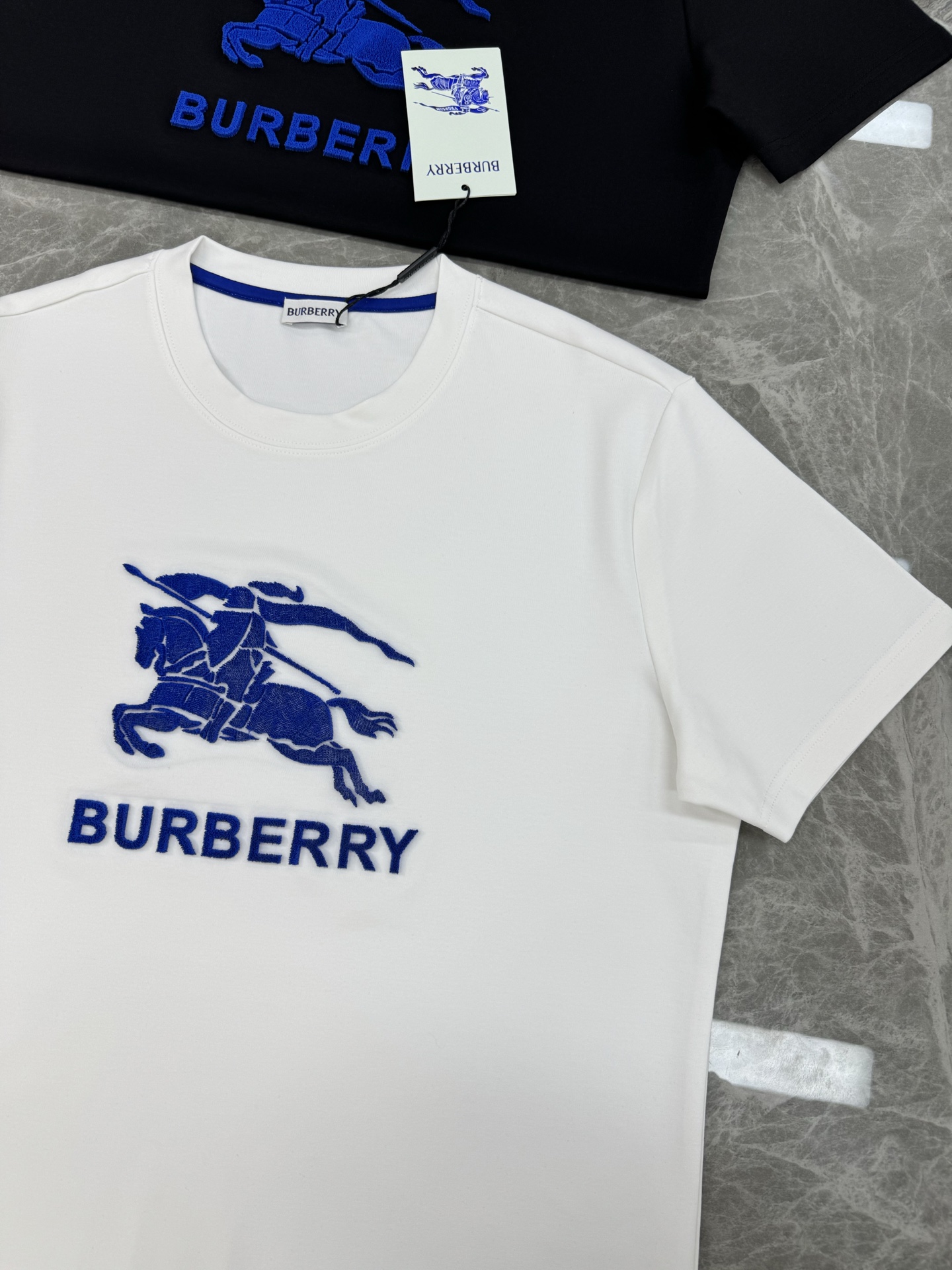 BBR*巴宝-莉2025s新品短袖T恤，重工立体牙刷绣.高逼格工艺.战马造型立体感满满.上身帅气时尚，简