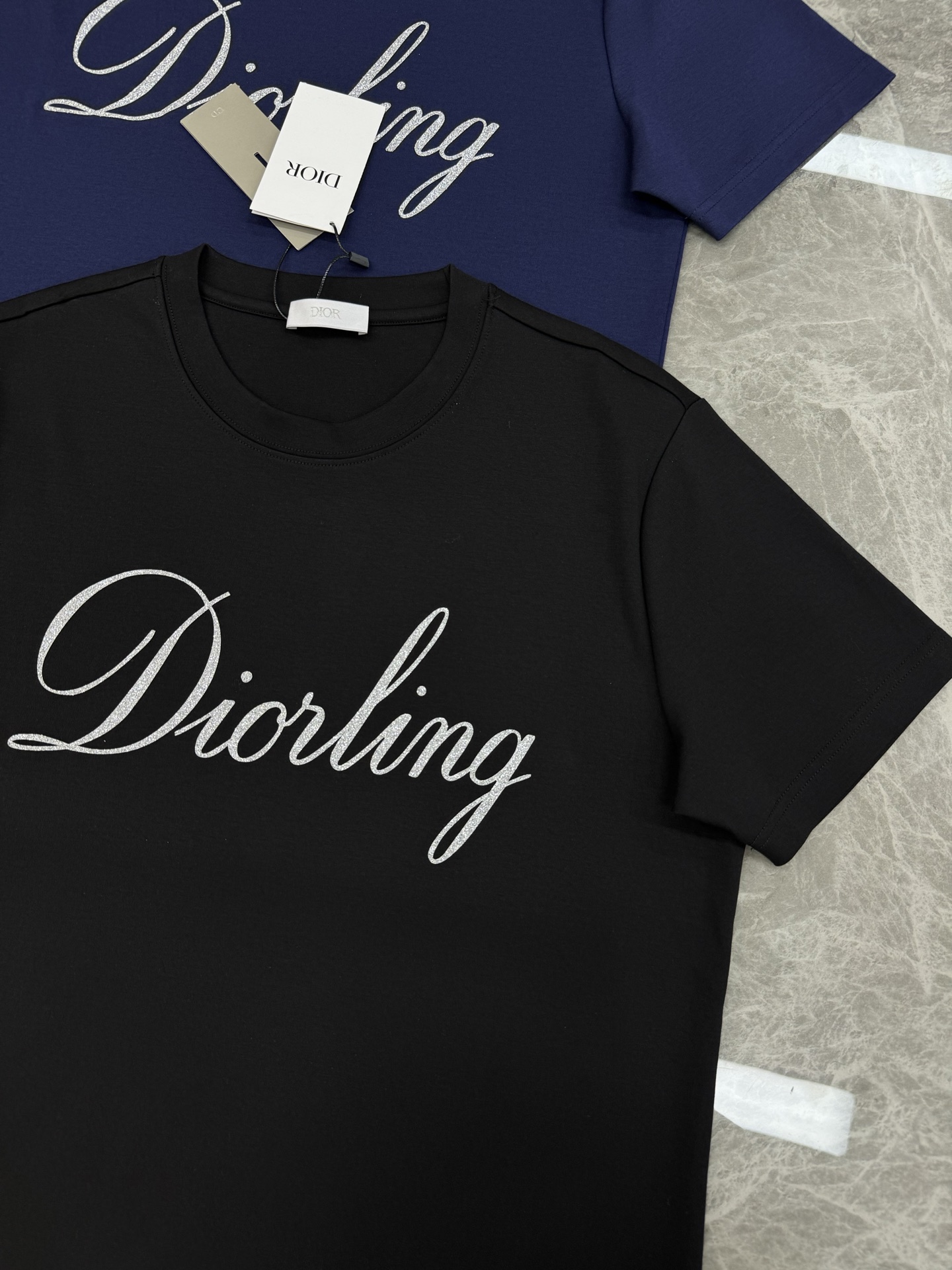 Dior迪奥25s新款莫代尔T恤.签名款.胸前经典字母3D立体烫画设计.减龄耐看！简单高级.辨识度颇具鲜