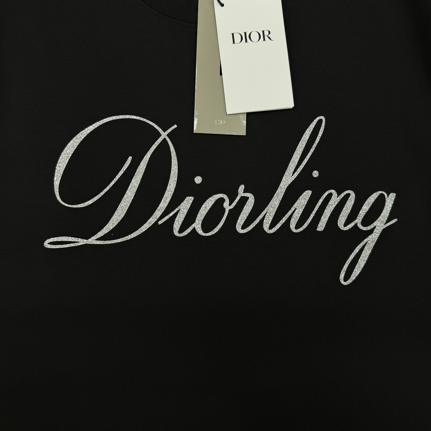 Dior迪奥25s新款莫代尔T恤.签名款.胸前经典字母3D立体烫画设计.减龄耐看！简单高级.辨识度颇具鲜