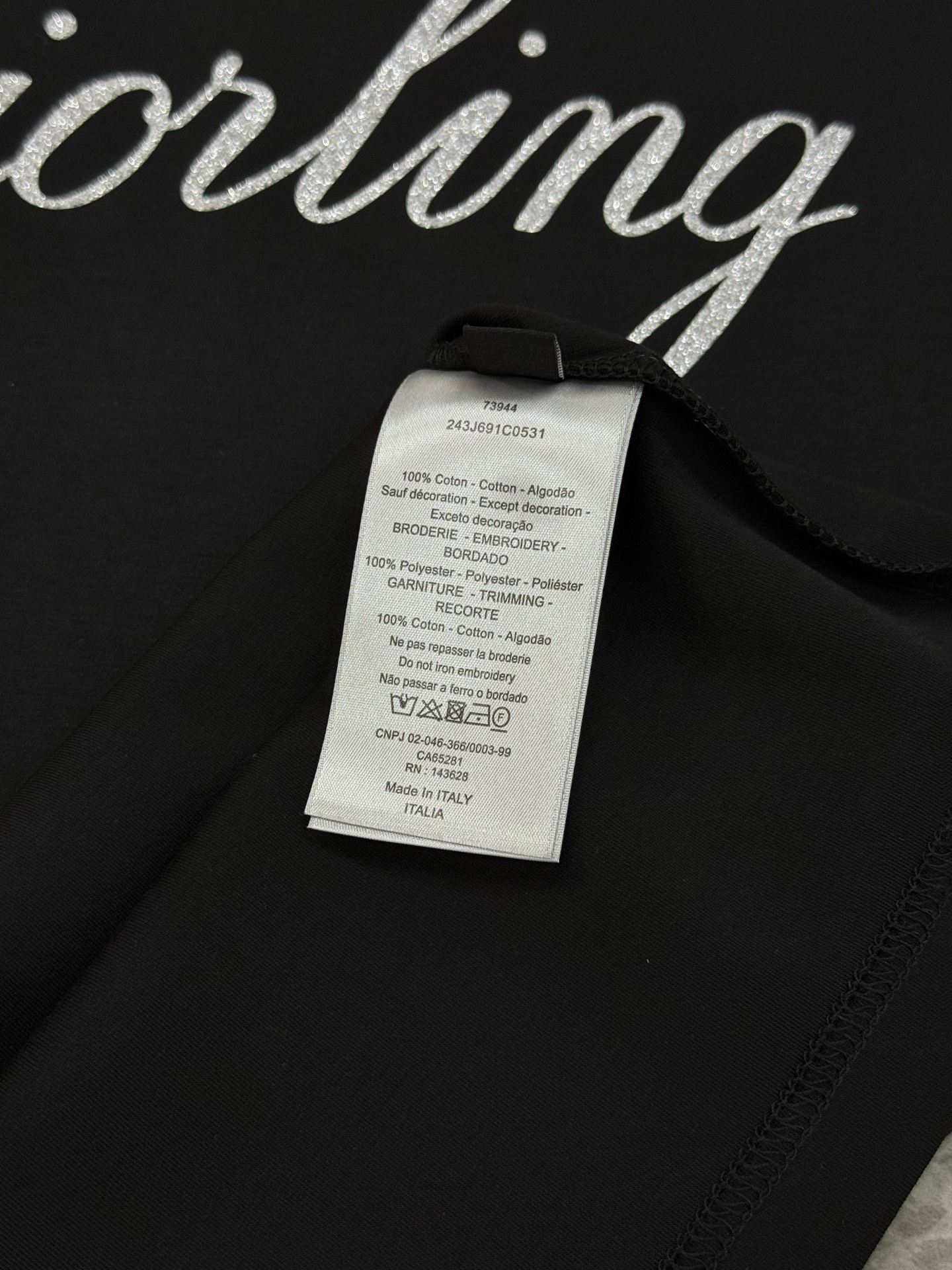 Dior迪奥25s新款莫代尔T恤.签名款.胸前经典字母3D立体烫画设计.减龄耐看！简单高级.辨识度颇具鲜