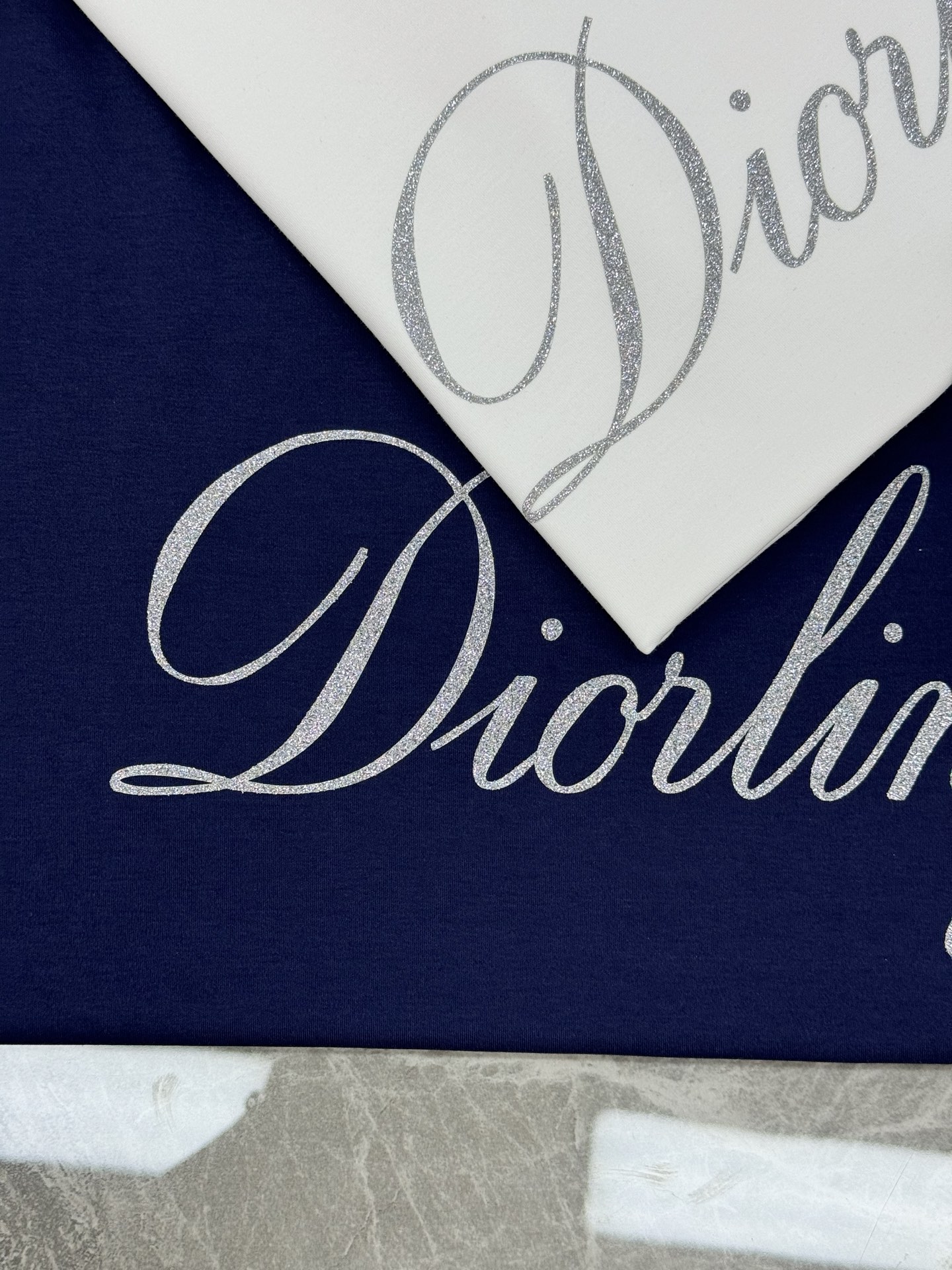 Dior迪奥25s新款莫代尔T恤.签名款.胸前经典字母3D立体烫画设计.减龄耐看！简单高级.辨识度颇具鲜