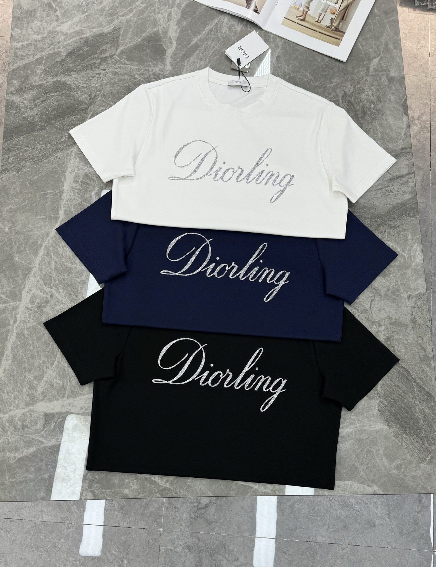 Dior迪奥25s新款莫代尔T恤.签名款.胸前经典字母3D立体烫画设计.减龄耐看！简单高级.辨识度颇具鲜